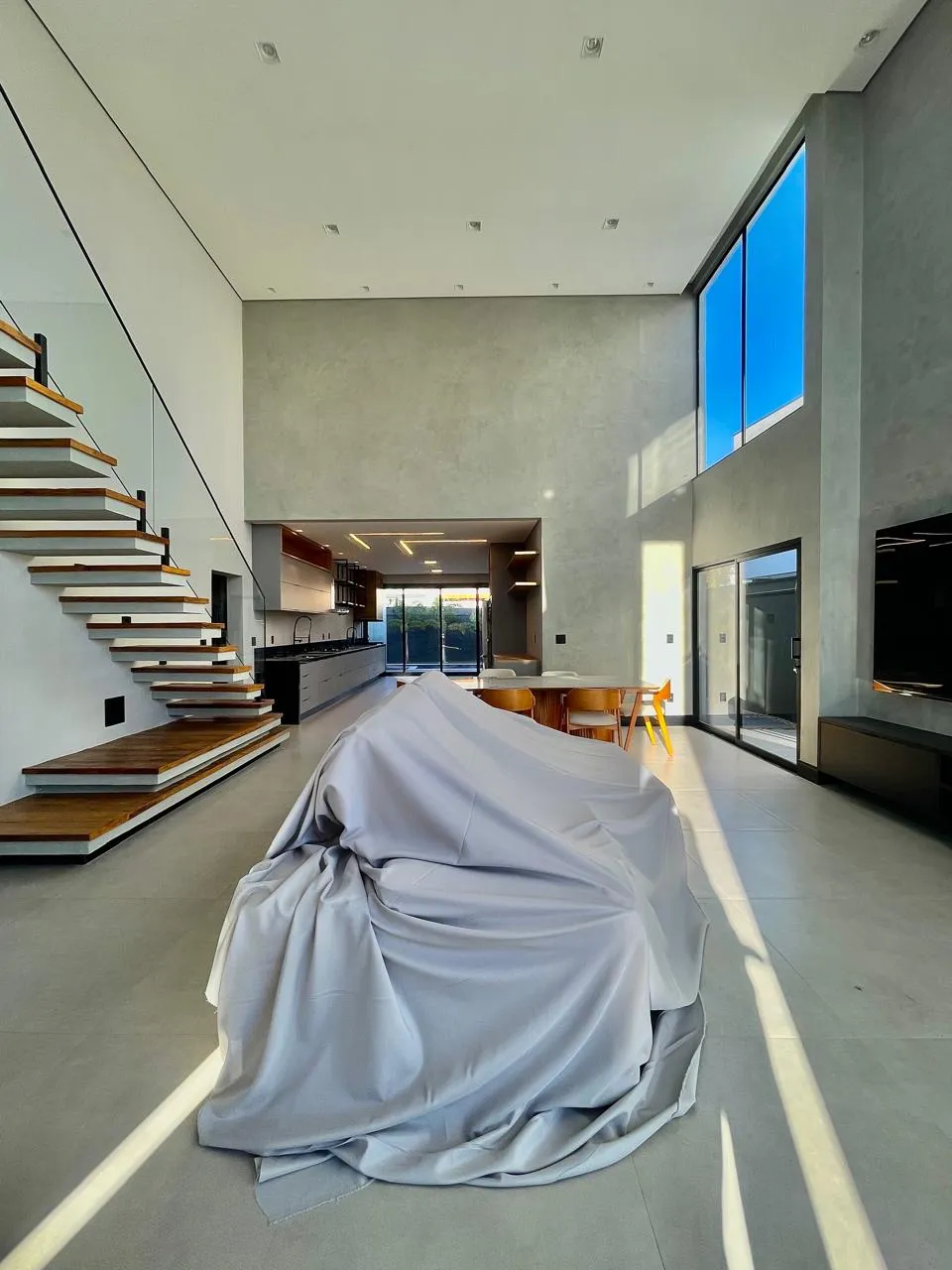 Sobrado à Venda Mobiliada com 3 suítes sendo 1 master com closet, escritório e área gourmet com piscina, 313m² no Condomínio Alphaville Nova Esplanada 4 em Votorantim/SP