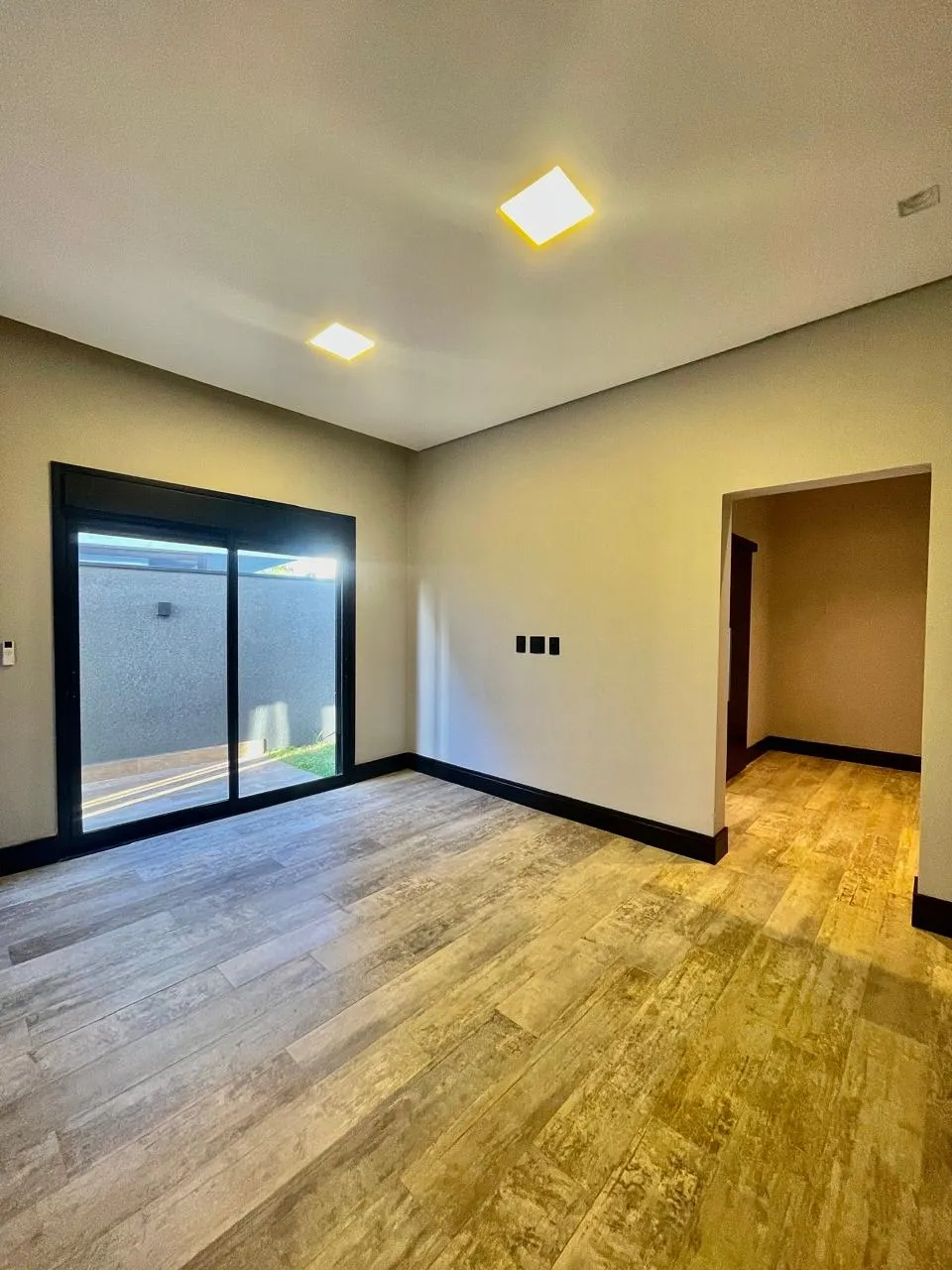 Sobrado à Venda Mobiliada com 3 suítes sendo 1 master com closet, escritório e área gourmet com piscina, 313m² no Condomínio Alphaville Nova Esplanada 4 em Votorantim/SP