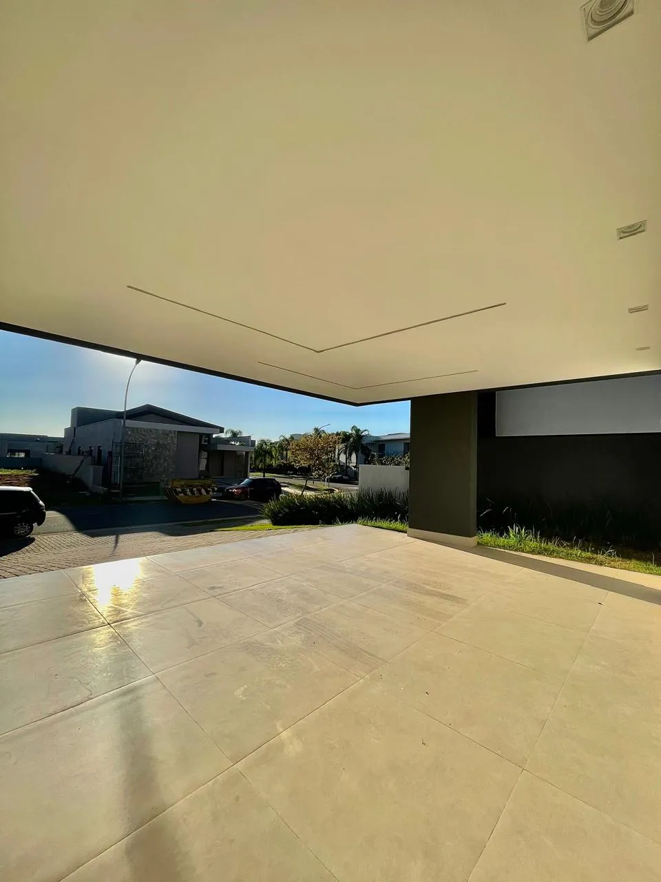 Sobrado à Venda Mobiliada com 3 suítes sendo 1 master com closet, escritório e área gourmet com piscina, 313m² no Condomínio Alphaville Nova Esplanada 4 em Votorantim/SP