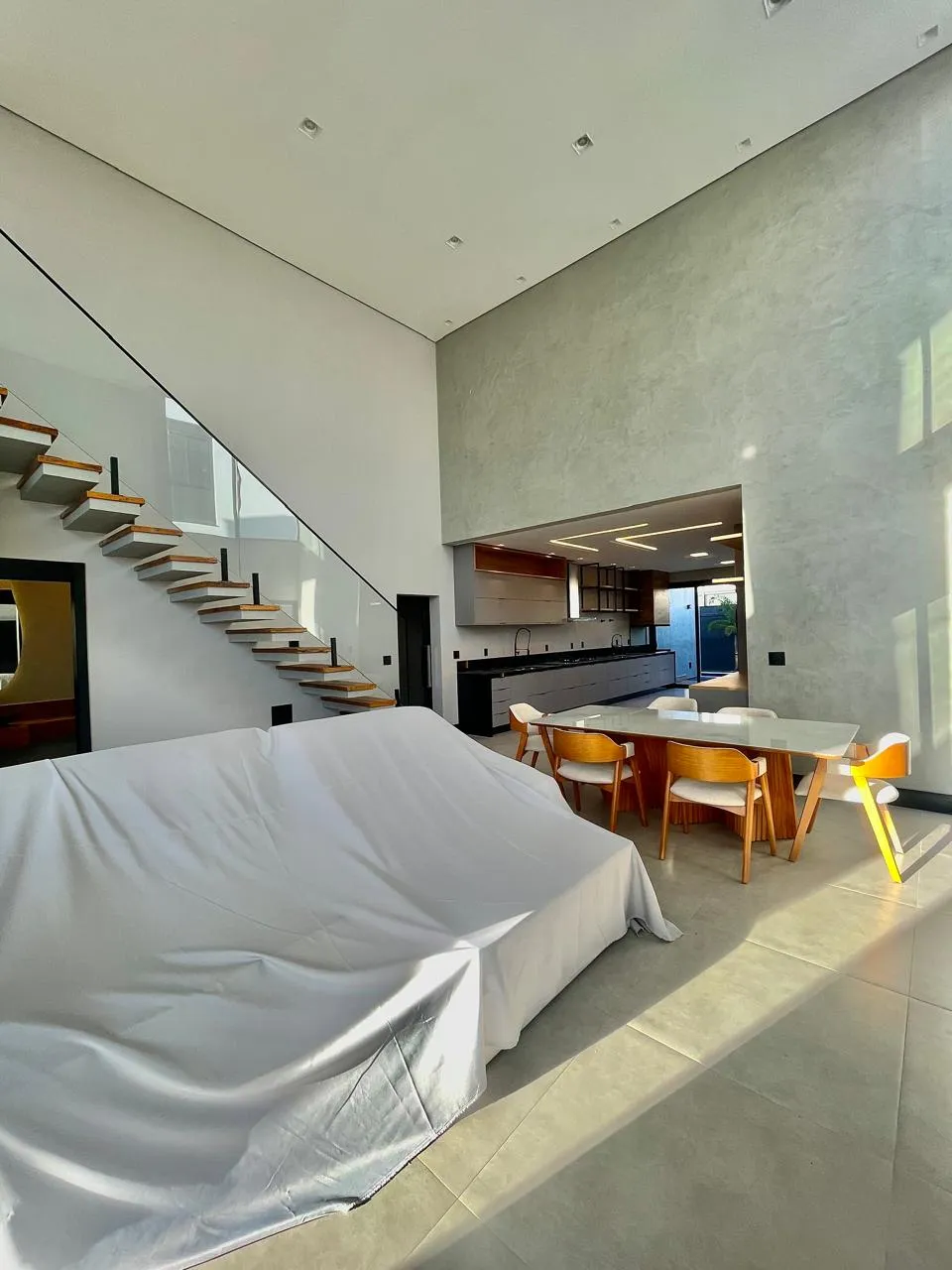 Sobrado à Venda Mobiliada com 3 suítes sendo 1 master com closet, escritório e área gourmet com piscina, 313m² no Condomínio Alphaville Nova Esplanada 4 em Votorantim/SP