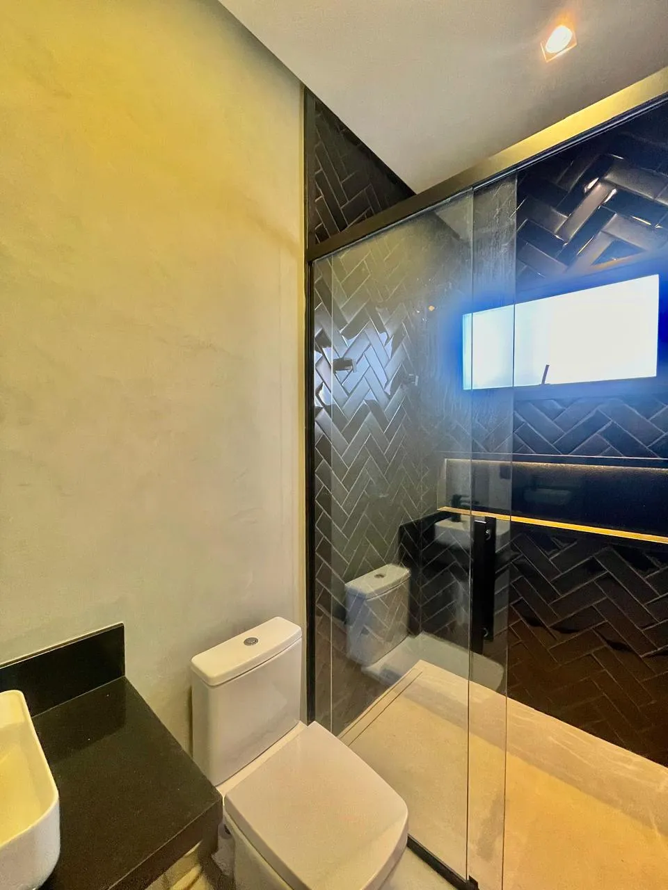 Sobrado à Venda Mobiliada com 3 suítes sendo 1 master com closet, escritório e área gourmet com piscina, 313m² no Condomínio Alphaville Nova Esplanada 4 em Votorantim/SP