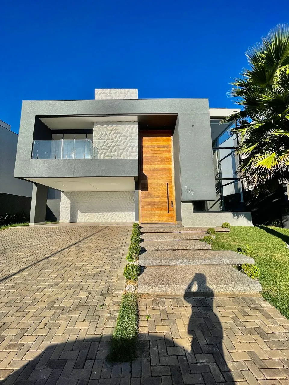 Sobrado à Venda Mobiliada com 3 suítes sendo 1 master com closet, escritório e área gourmet com piscina, 313m² no Condomínio Alphaville Nova Esplanada 4 em Votorantim/SP