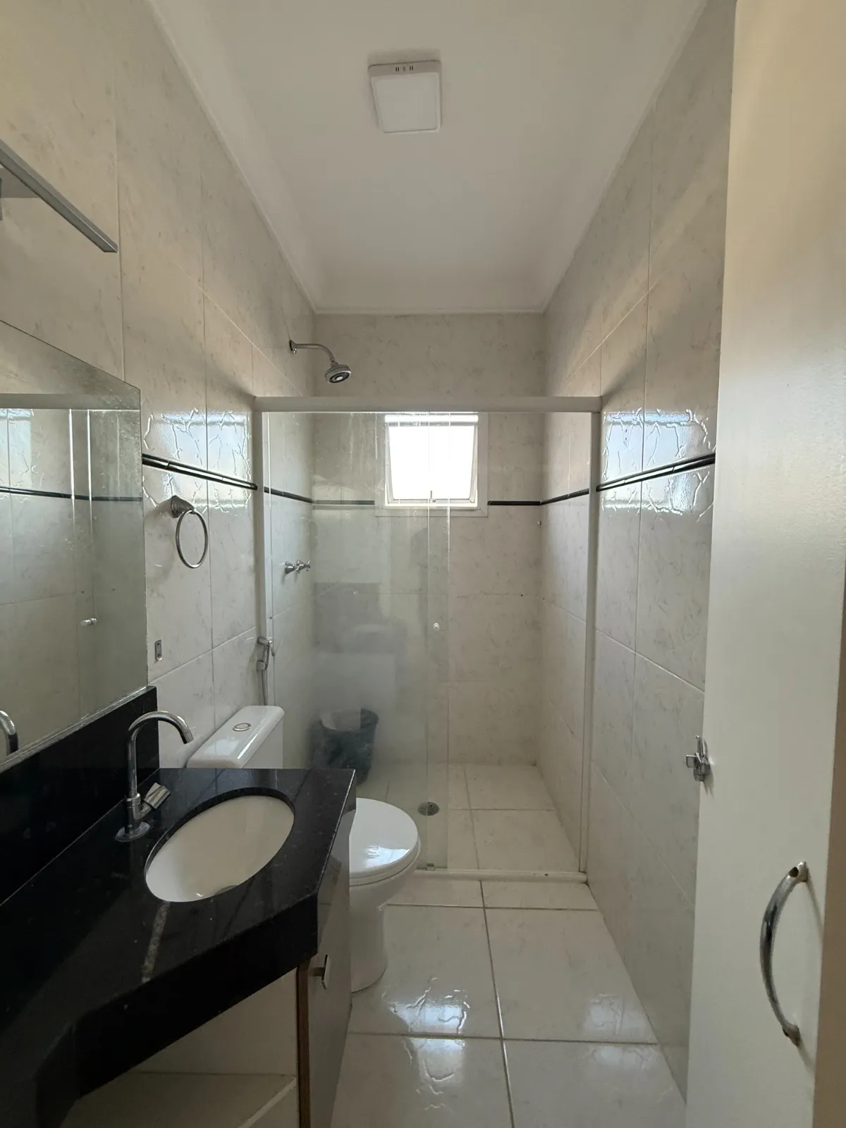 Sobrado à Venda com 3 suítes sendo 1 master e ampla área gourmet com piscina, 256m² no Condomínio Belvedere 2 em Votorantim/SP
