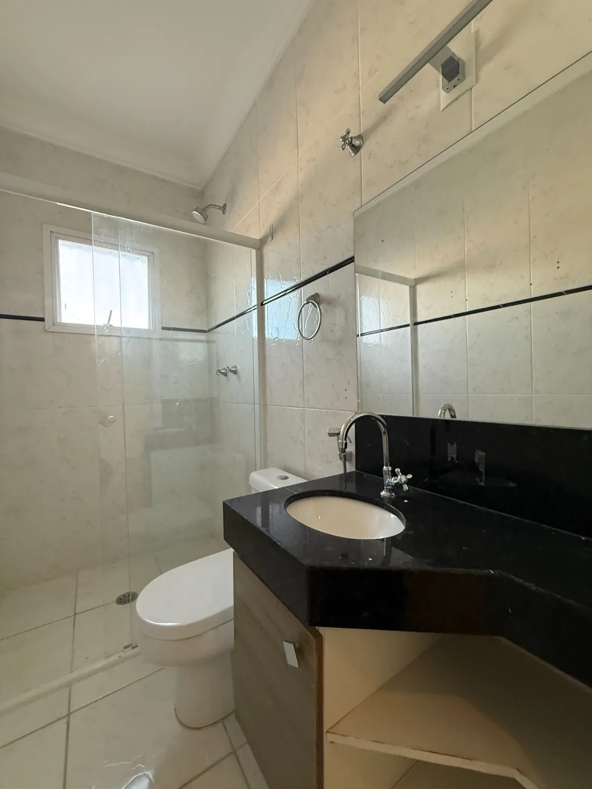 Sobrado à Venda com 3 suítes sendo 1 master e ampla área gourmet com piscina, 256m² no Condomínio Belvedere 2 em Votorantim/SP