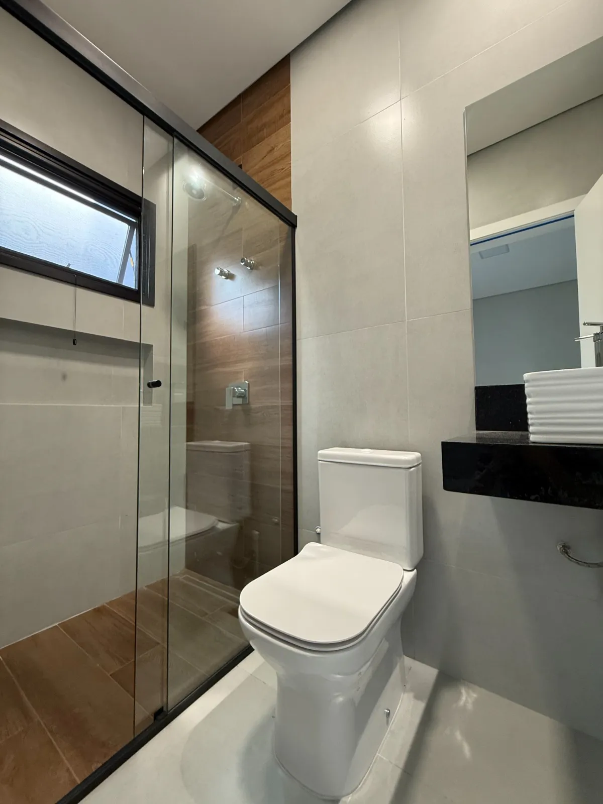 Casa Térrea à Venda com 4 suítes, escritório e ampla área gourmet com piscina, 245m² no Condomínio Alphaville Nova Esplanada 3 em Votorantim/SP