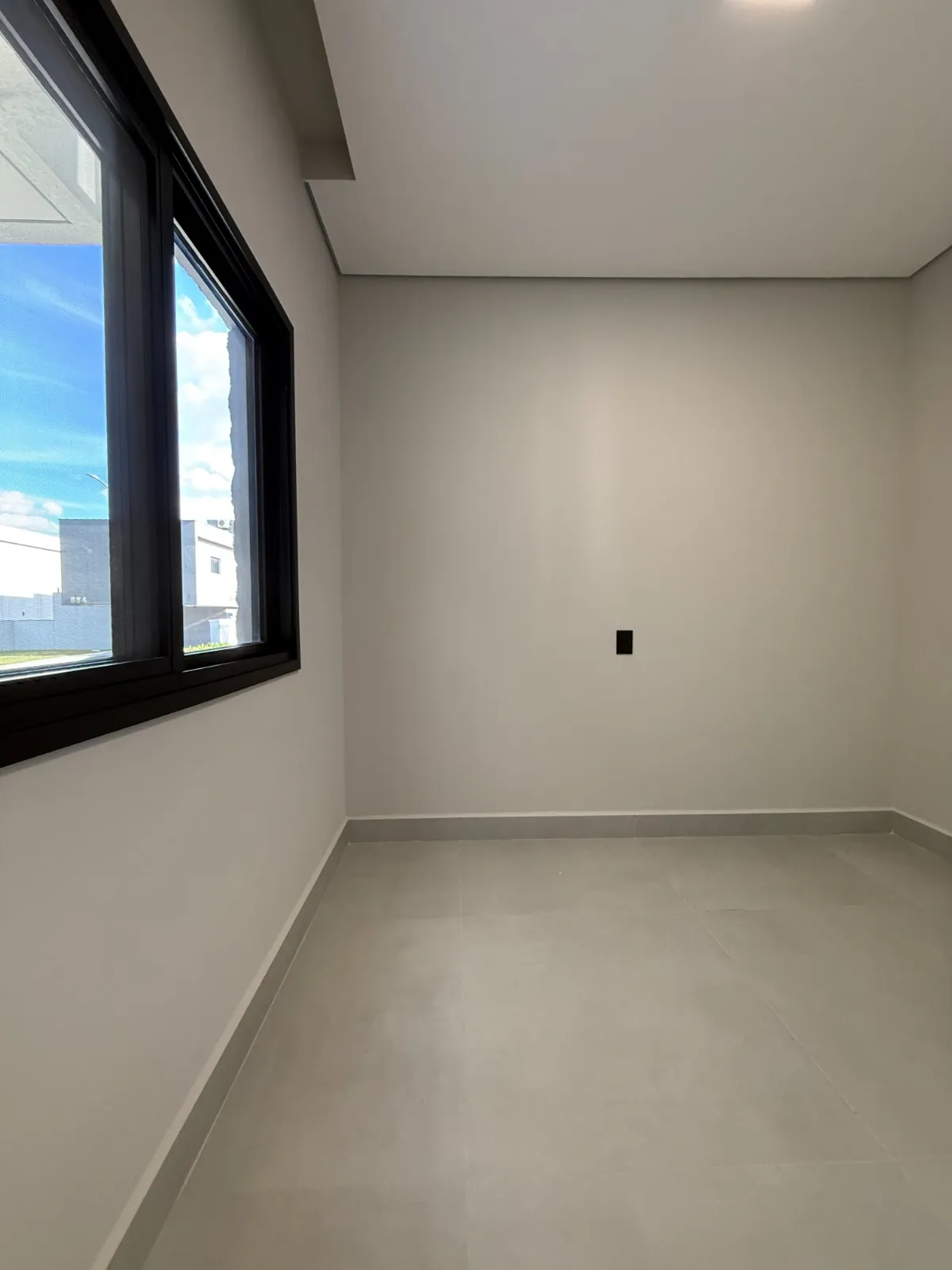 Casa Térrea à Venda com 4 suítes, escritório e ampla área gourmet com piscina, 245m² no Condomínio Alphaville Nova Esplanada 3 em Votorantim/SP