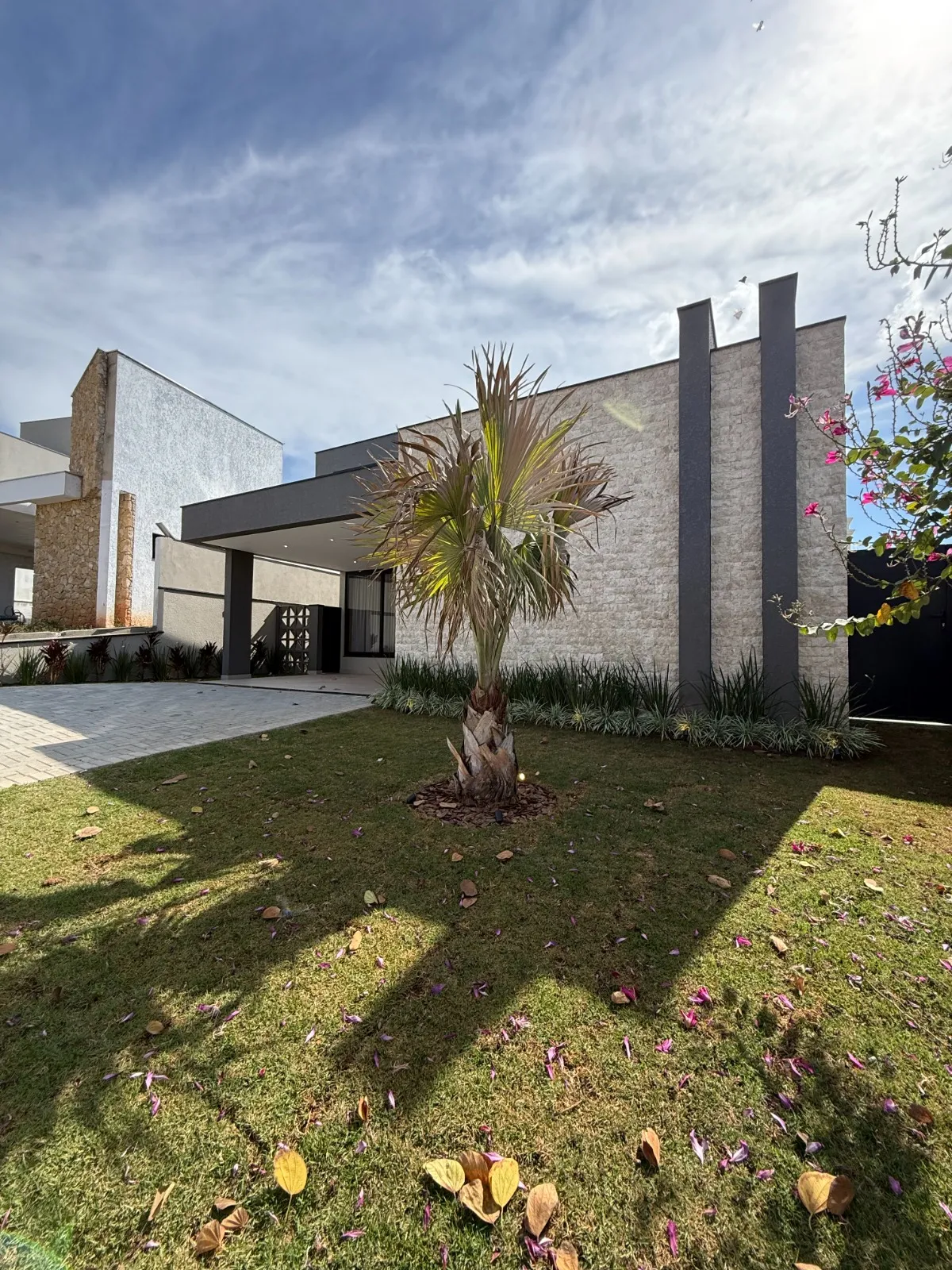 Casa Térrea Mobiliada à Venda com 4 suítes sendo 1 master e ampla área gourmet com piscina, 250m² no Condomínio Alphaville Nova Esplanada 3 em Votorantim/SP