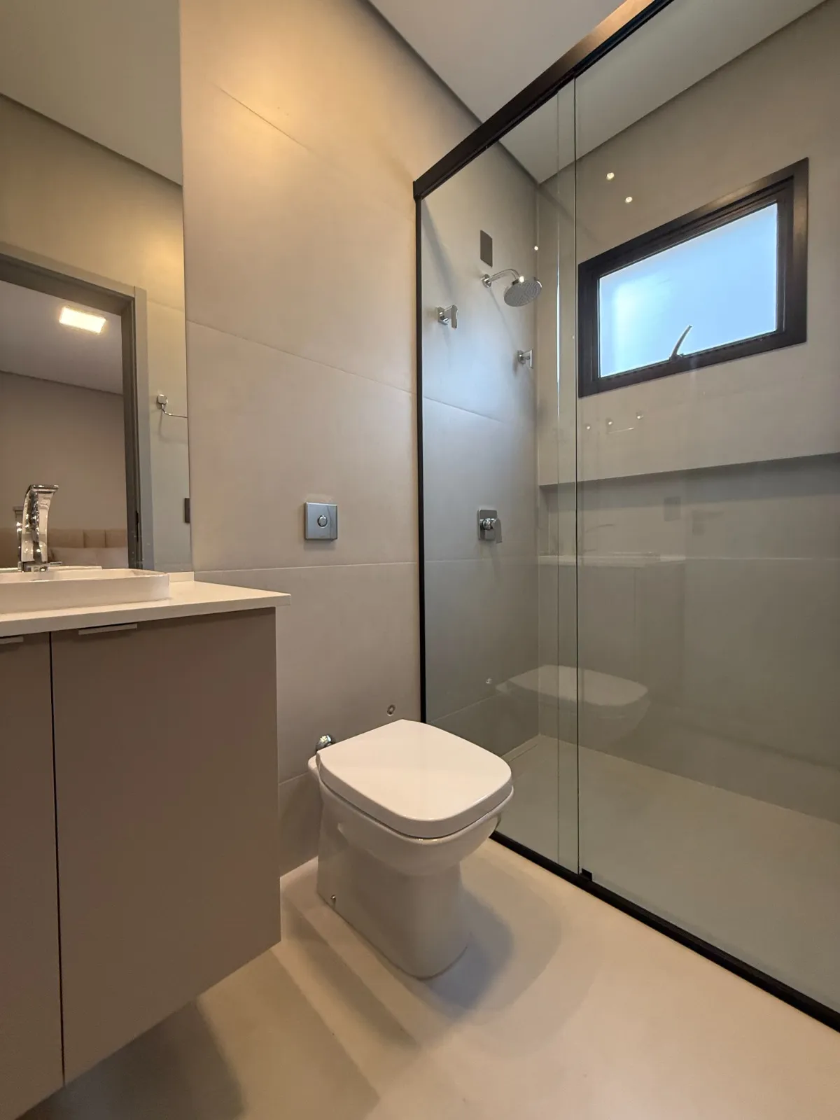 Casa Térrea Mobiliada à Venda com 4 suítes sendo 1 master e ampla área gourmet com piscina, 250m² no Condomínio Alphaville Nova Esplanada 3 em Votorantim/SP