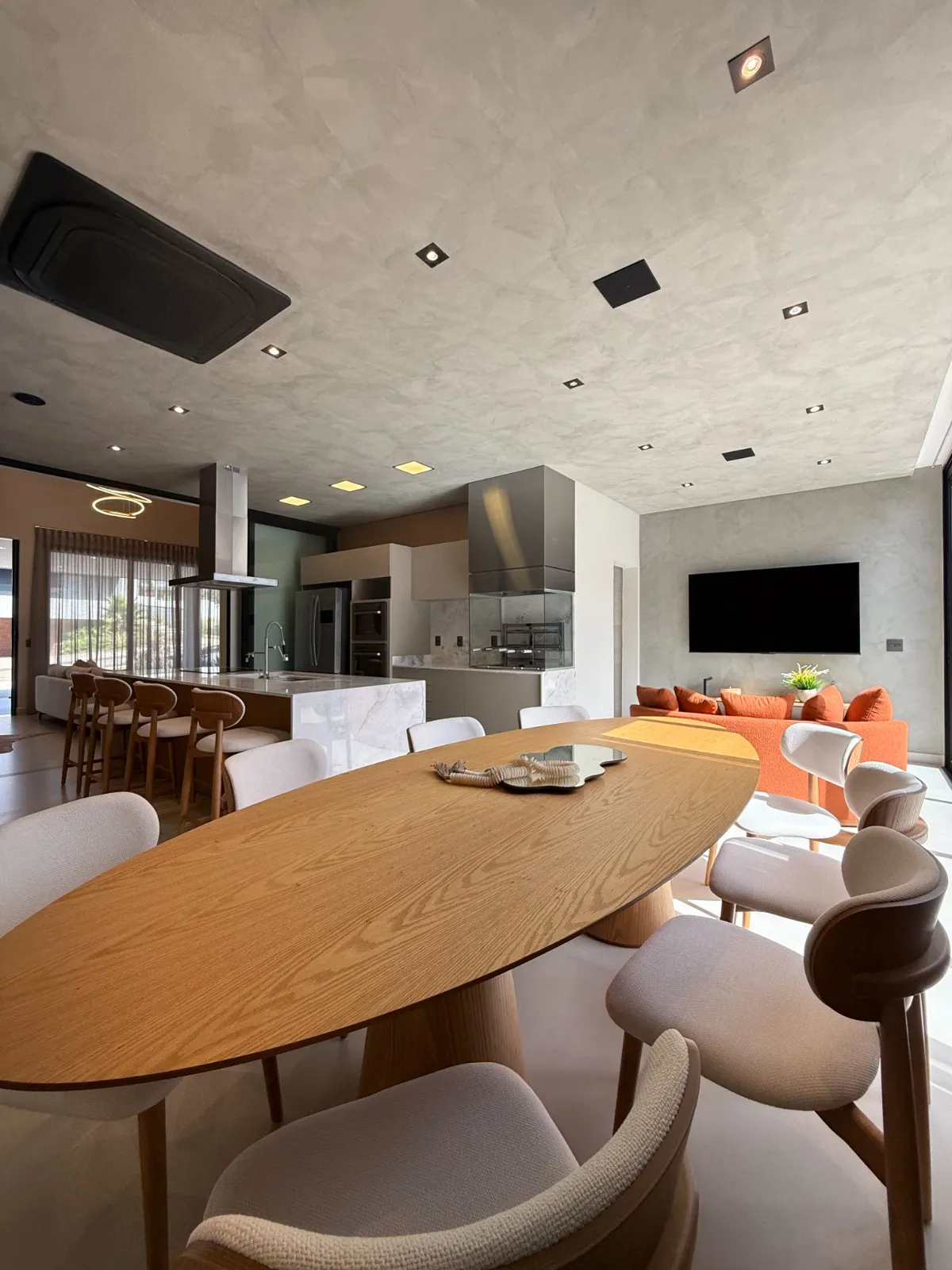 Casa Térrea Mobiliada à Venda com 4 suítes sendo 1 master e ampla área gourmet com piscina, 250m² no Condomínio Alphaville Nova Esplanada 3 em Votorantim/SP