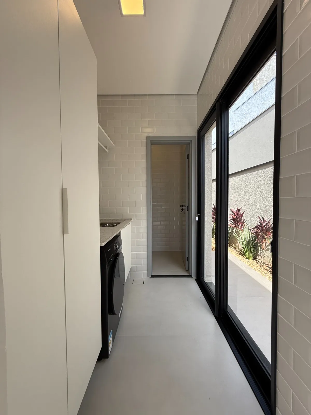 Casa Térrea Mobiliada à Venda com 4 suítes sendo 1 master e ampla área gourmet com piscina, 250m² no Condomínio Alphaville Nova Esplanada 3 em Votorantim/SP