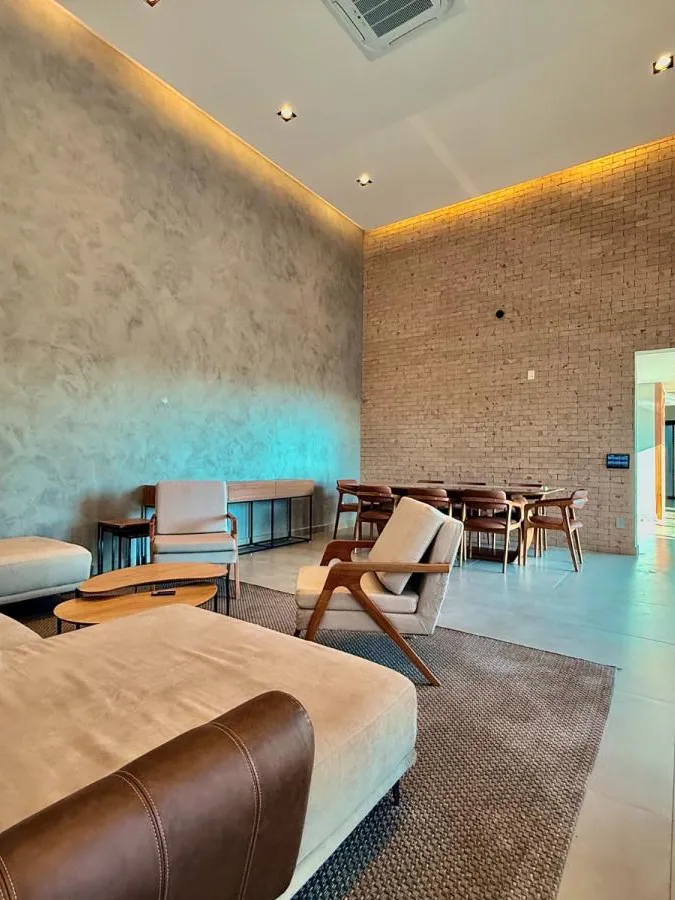 Casa Térrea à Venda com 5 suítes sendo 1 master, sala de tv e área gourmet com piscina, 460m² de área construída em um terreno de 1000m² no Condomínio Saint Patrick em Sorocaba/SP