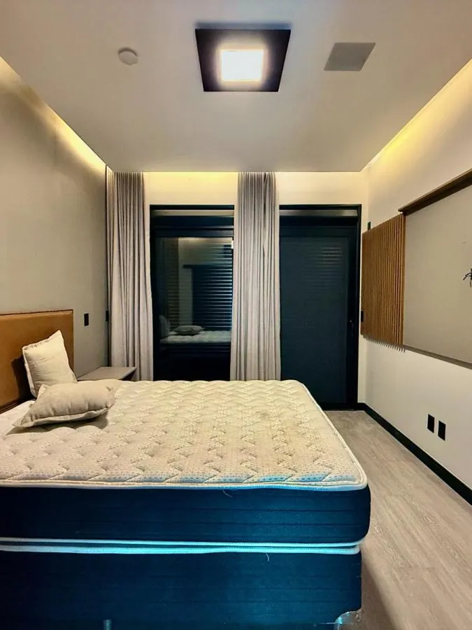 Casa Térrea à Venda com 5 suítes sendo 1 master, sala de tv e área gourmet com piscina, 460m² de área construída em um terreno de 1000m² no Condomínio Saint Patrick em Sorocaba/SP