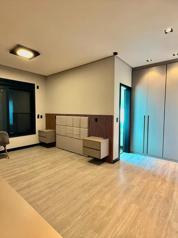 Casa Térrea à Venda com 5 suítes sendo 1 master, sala de tv e área gourmet com piscina, 460m² de área construída em um terreno de 1000m² no Condomínio Saint Patrick em Sorocaba/SP