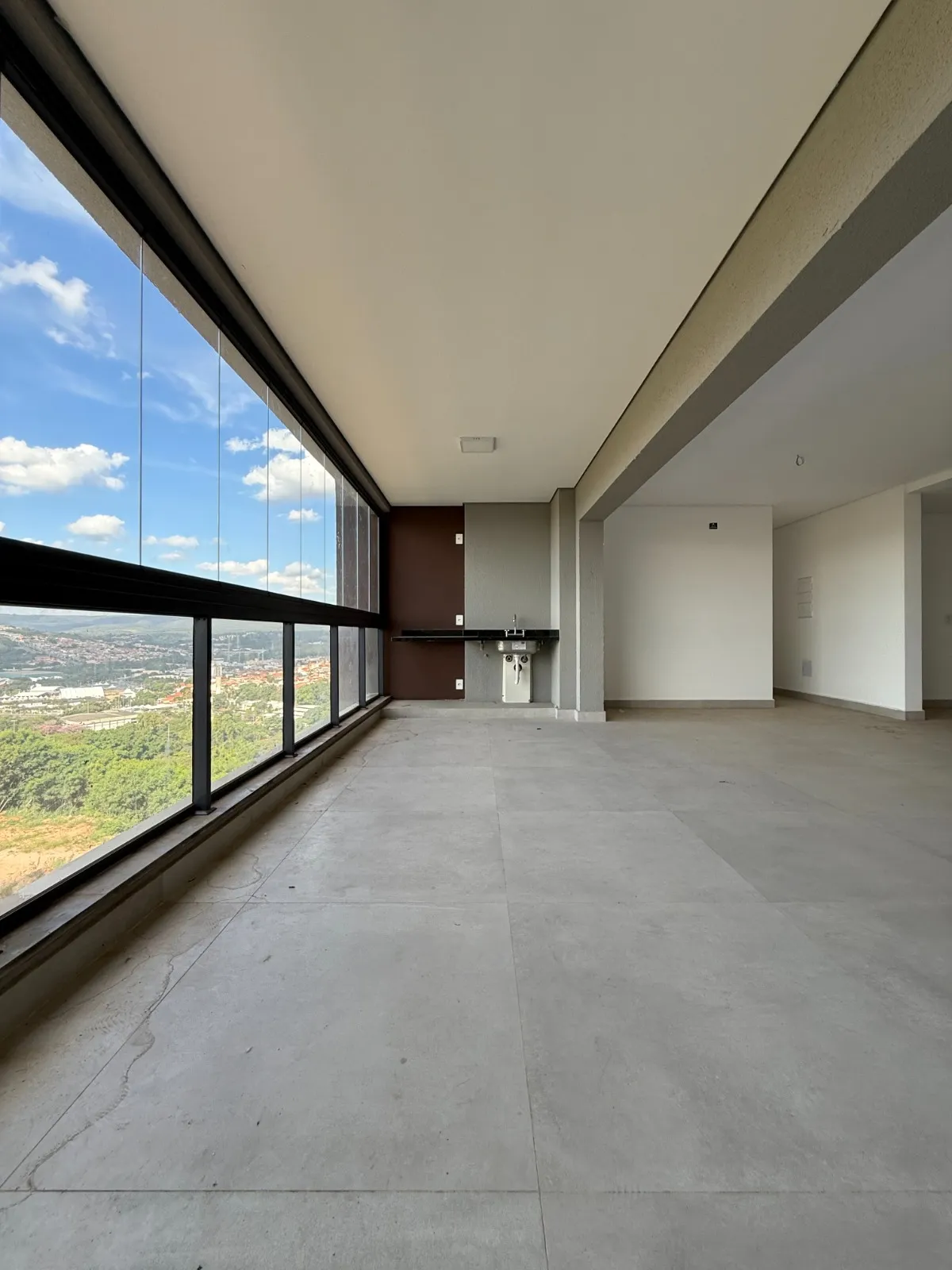 Apartamento à Venda com 3 suítes sendo 1 master, escritório e ampla vista livre, 128m² no Condomínio Alameda JK em Votorantim/SP
