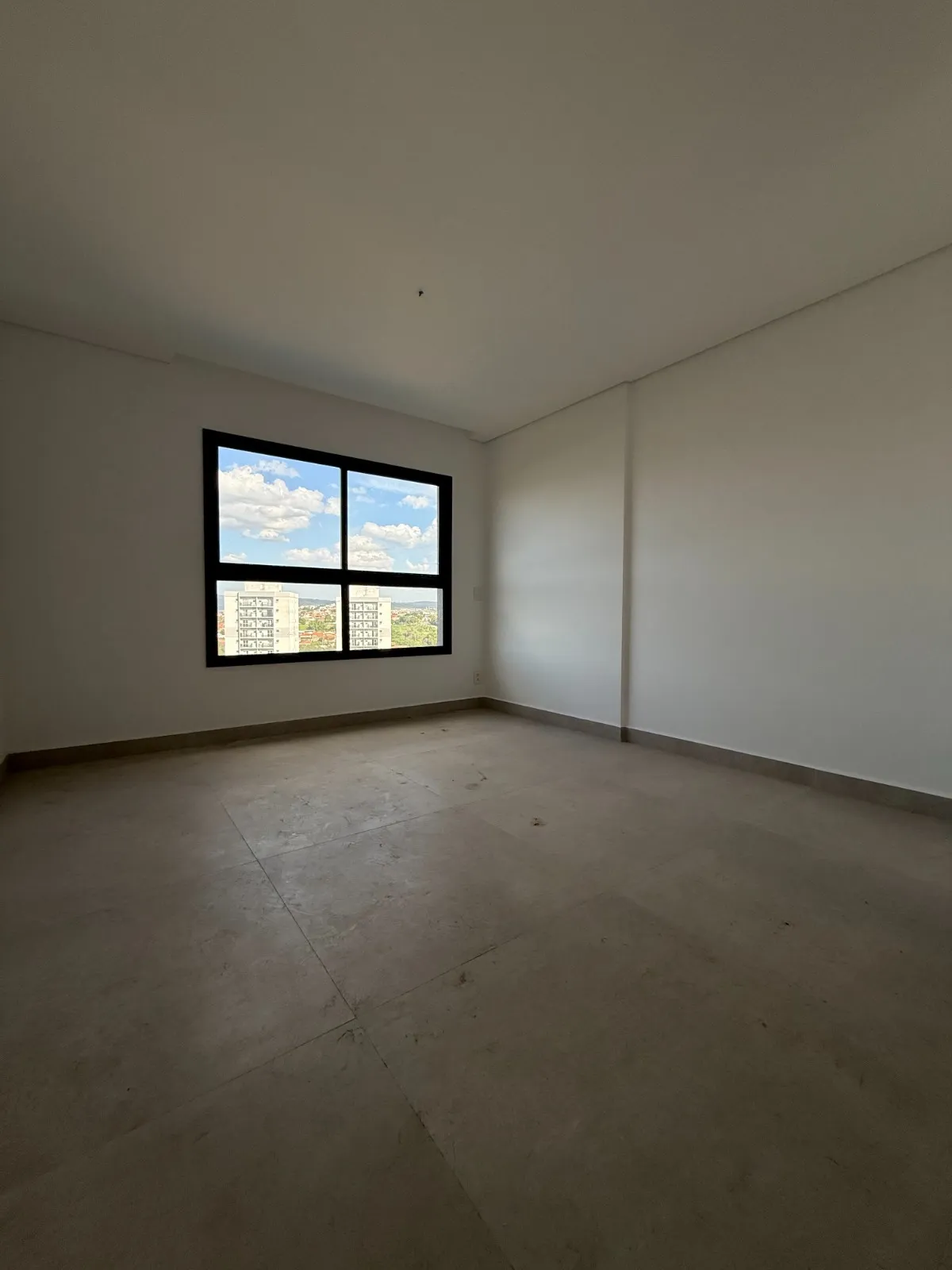 Apartamento à Venda com 3 suítes sendo 1 master, escritório e ampla vista livre, 128m² no Condomínio Alameda JK em Votorantim/SP