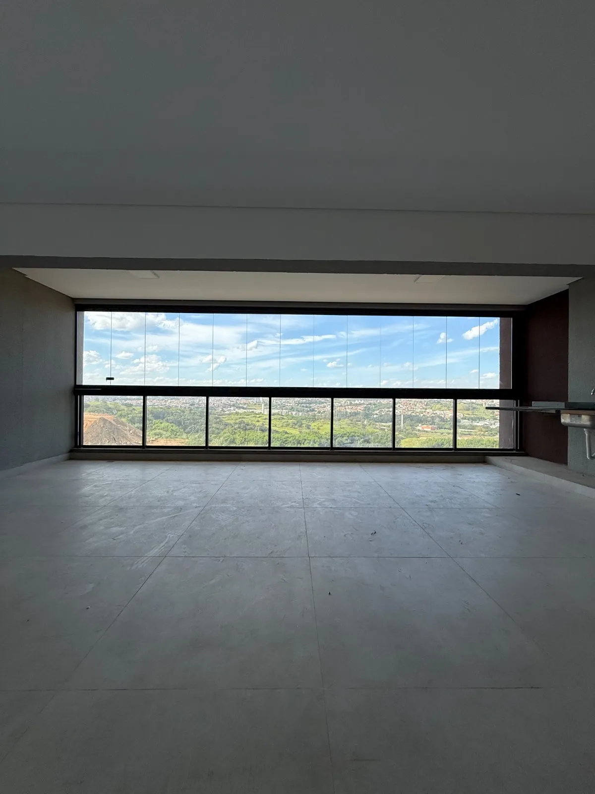 Apartamento à Venda com 3 suítes sendo 1 master, escritório e ampla vista livre, 128m² no Condomínio Alameda JK em Votorantim/SP