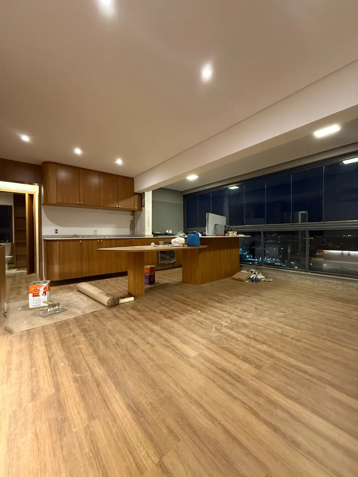 Apartamento à Venda com 2 suítes e ampla varanda gourmet integrada com vista livre, 78m² no Condomínio Alameda JK em Votorantim/SP