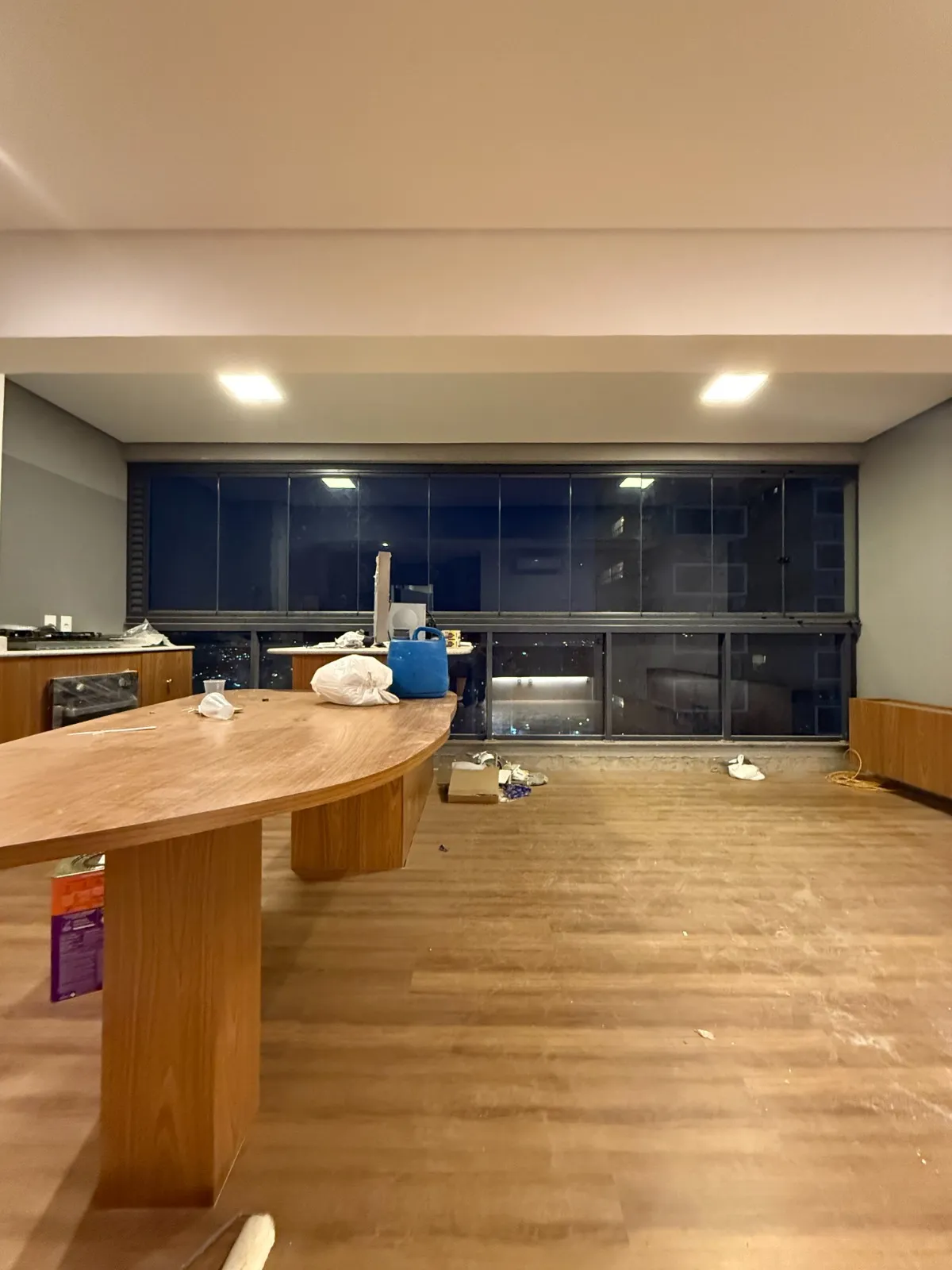 Apartamento à Venda com 2 suítes e ampla varanda gourmet integrada com vista livre, 78m² no Condomínio Alameda JK em Votorantim/SP