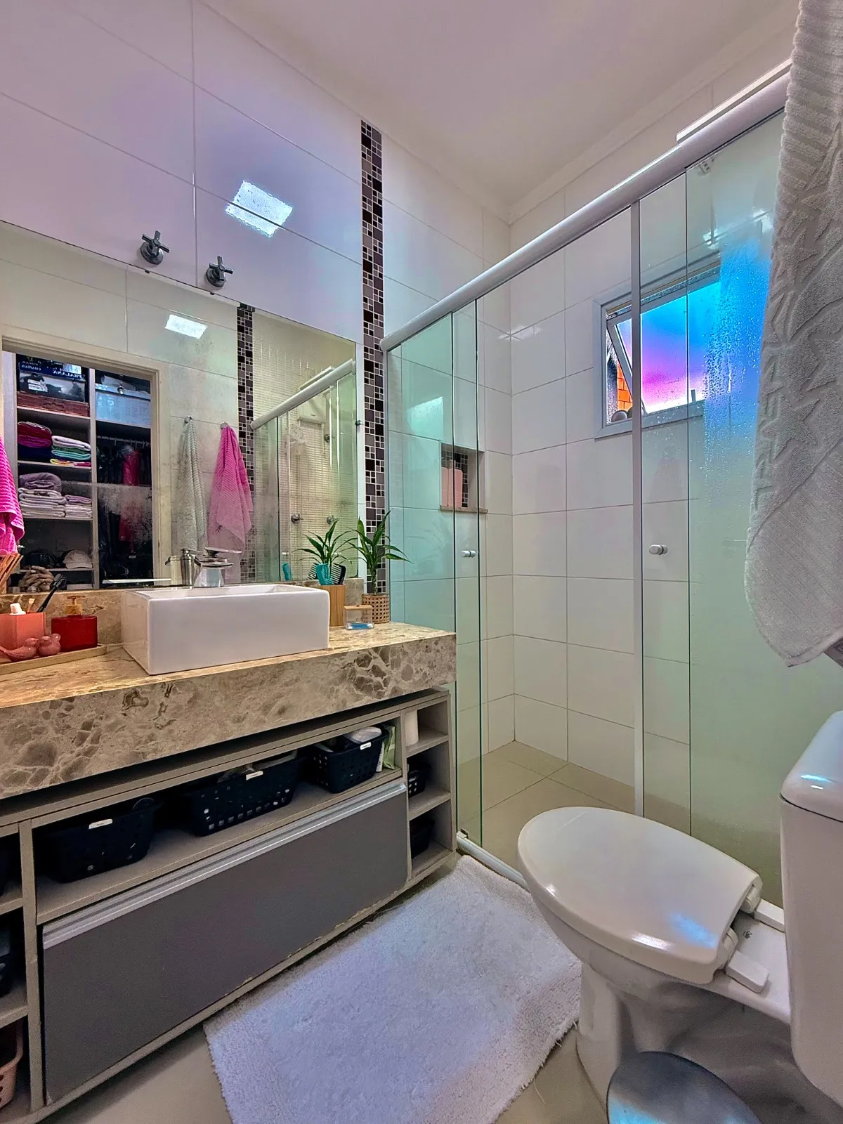 Sobrado à Venda Mobiliado com 3 dormitórios sendo 1 suíte master e área gourmet, 130m² em um terreno de 175m² no Condomínio Golden Park Residence 2 em Sorocaba/SP