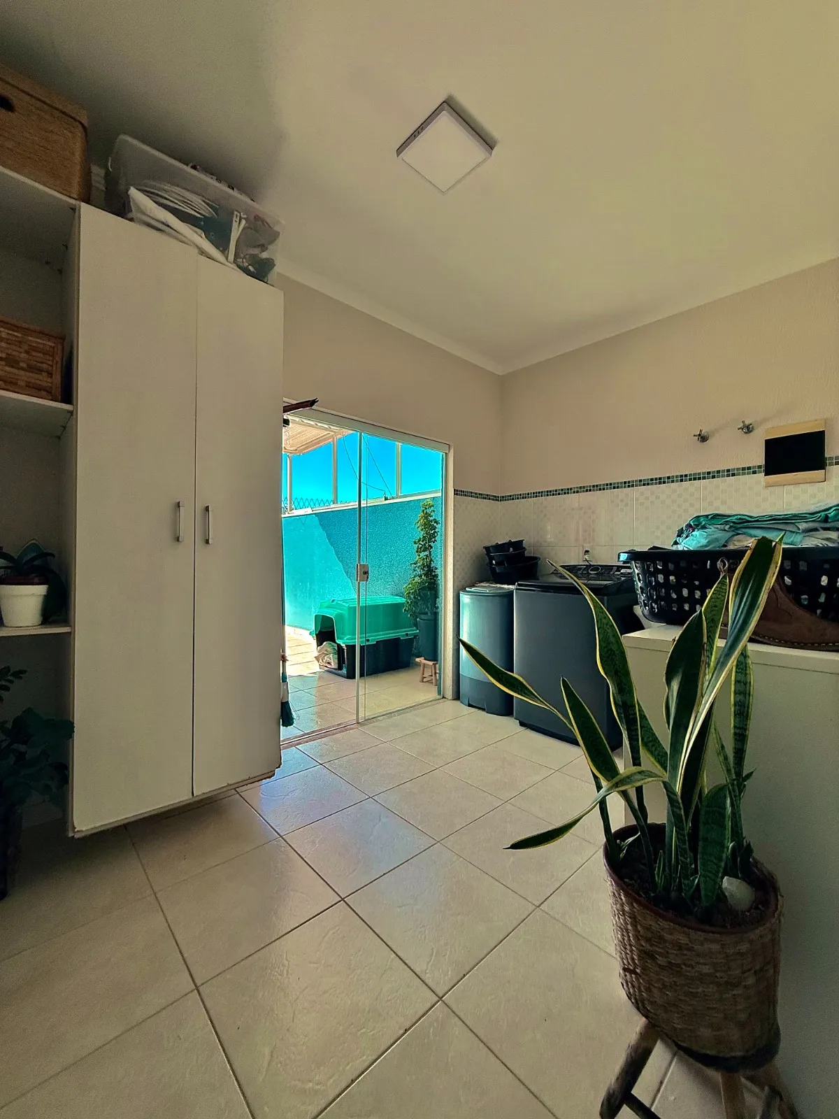 Sobrado à Venda Mobiliado com 3 dormitórios sendo 1 suíte master e área gourmet, 130m² em um terreno de 175m² no Condomínio Golden Park Residence 2 em Sorocaba/SP