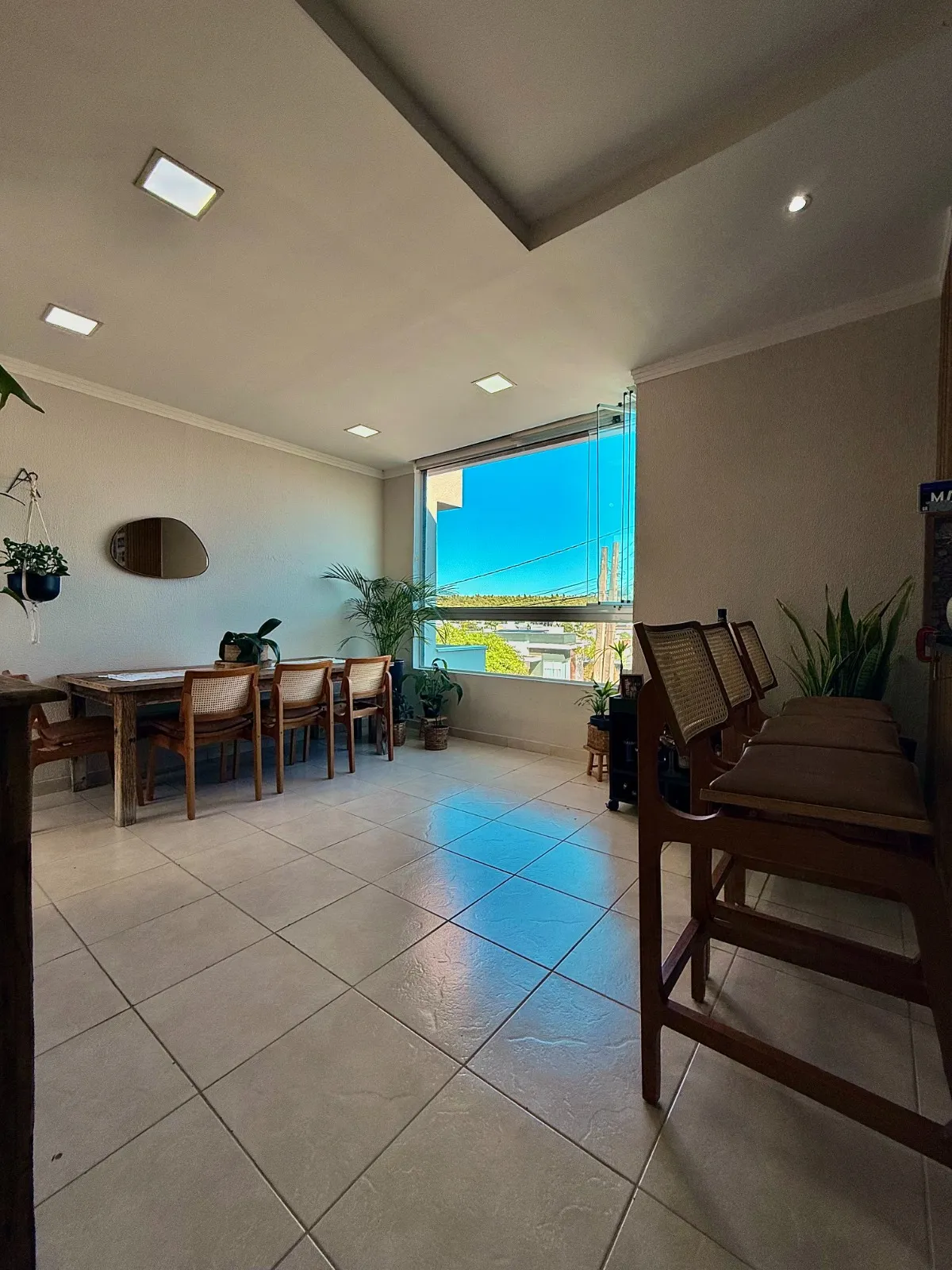Sobrado à Venda Mobiliado com 3 dormitórios sendo 1 suíte master e área gourmet, 130m² em um terreno de 175m² no Condomínio Golden Park Residence 2 em Sorocaba/SP