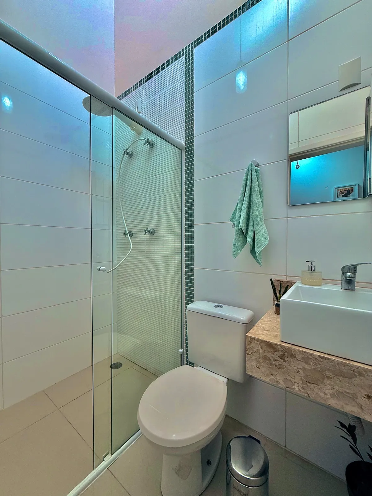 Sobrado à Venda Mobiliado com 3 dormitórios sendo 1 suíte master e área gourmet, 130m² em um terreno de 175m² no Condomínio Golden Park Residence 2 em Sorocaba/SP