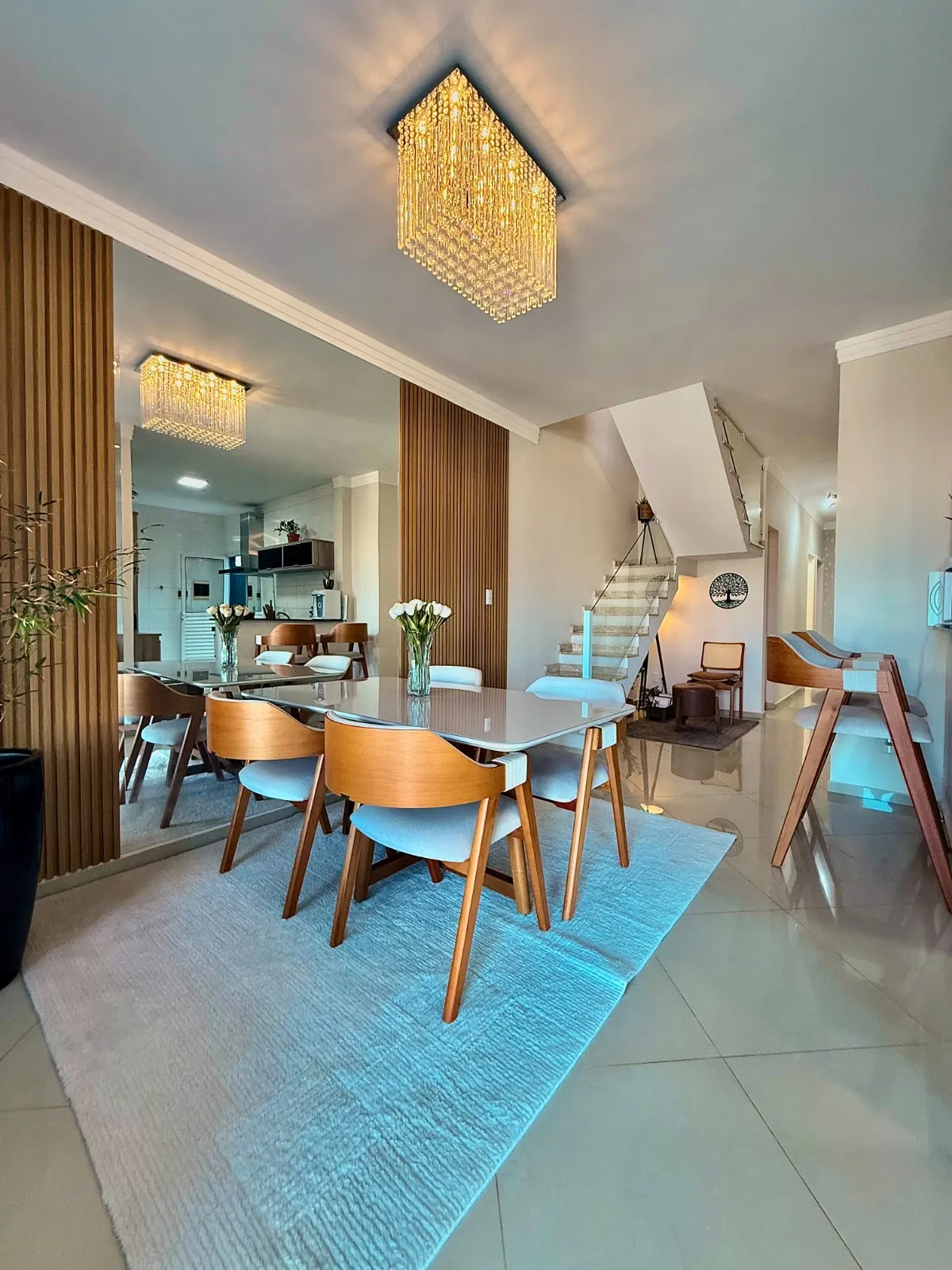 Sobrado à Venda Mobiliado com 3 dormitórios sendo 1 suíte master e área gourmet, 130m² em um terreno de 175m² no Condomínio Golden Park Residence 2 em Sorocaba/SP
