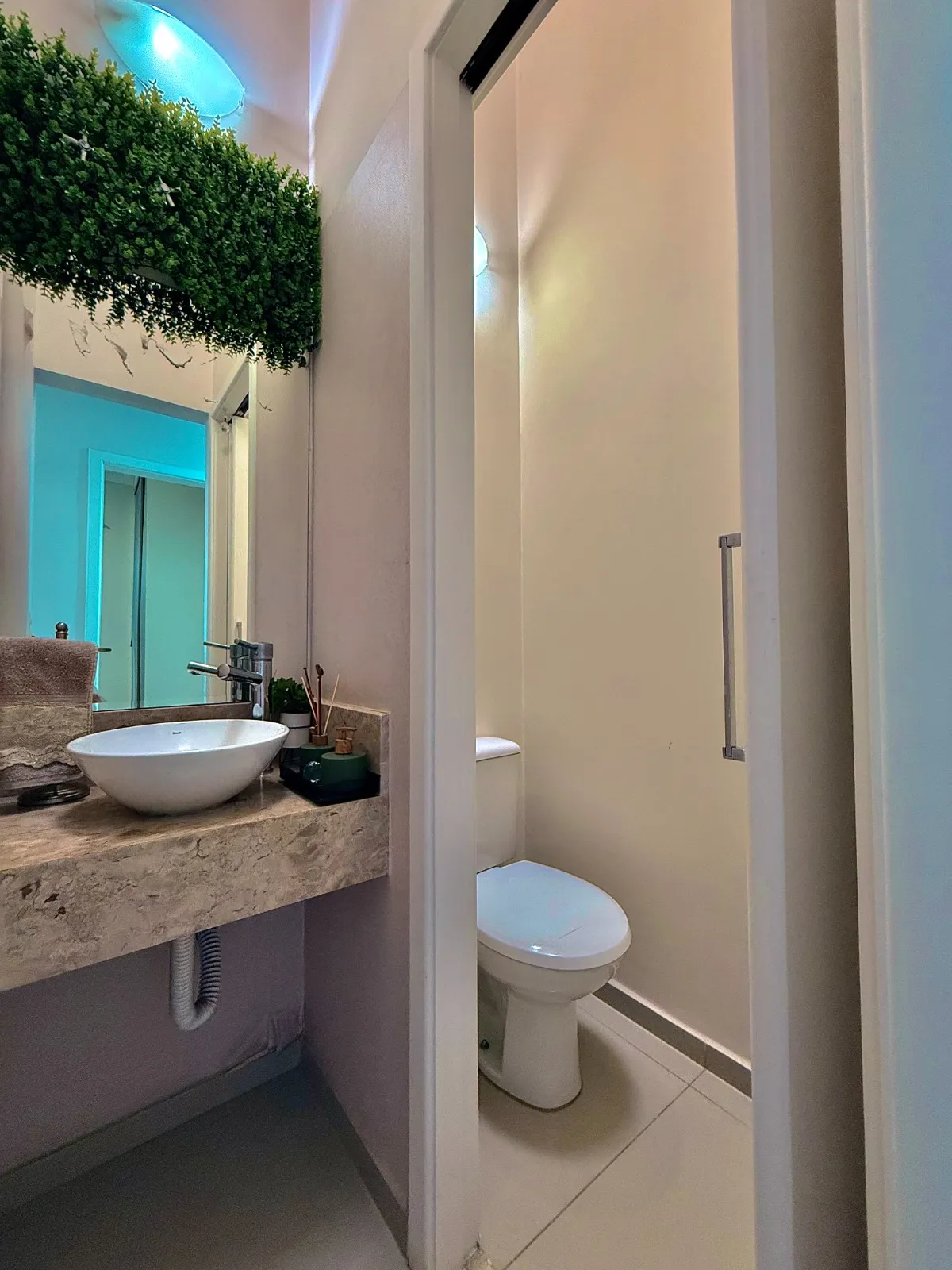 Sobrado à Venda Mobiliado com 3 dormitórios sendo 1 suíte master e área gourmet, 130m² em um terreno de 175m² no Condomínio Golden Park Residence 2 em Sorocaba/SP