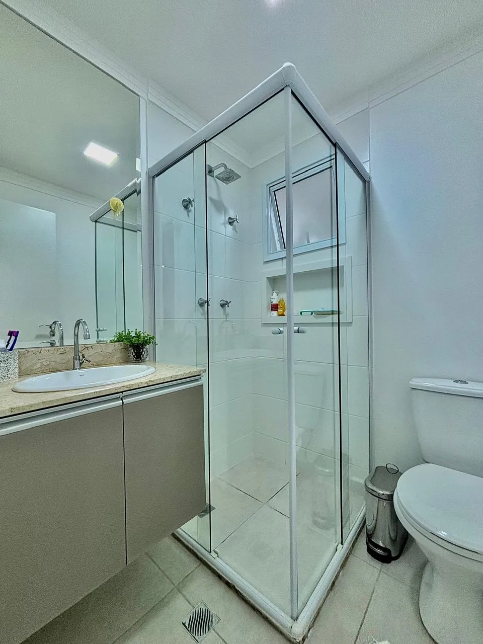 Apartamento à Venda com 3 dormitórios sendo 1 suíte, área social integrada e ótima localização, 80m² no Condomínio Nature Residencial Clube