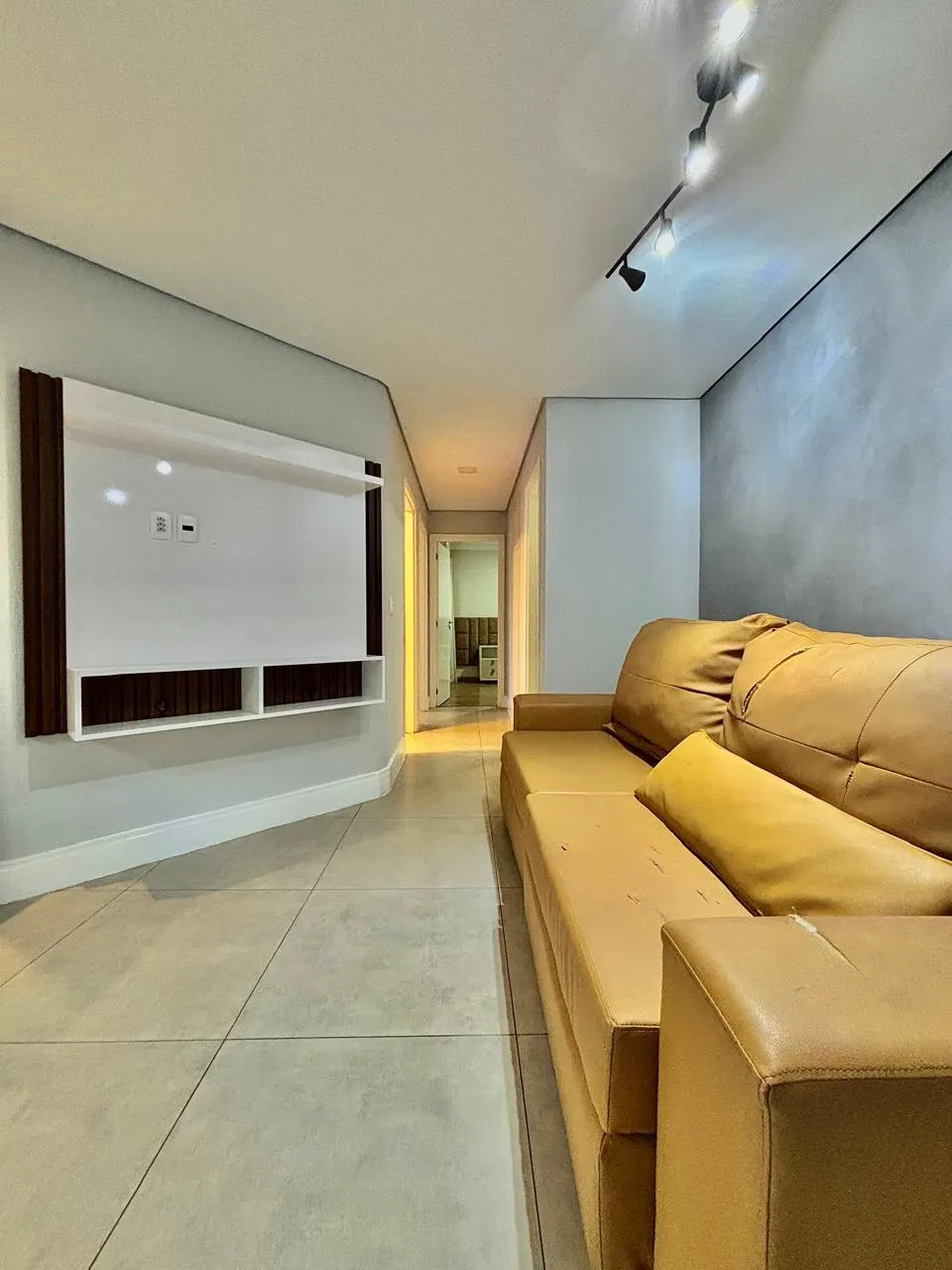 Apartamento à Venda com 3 dormitórios sendo 1 suíte, área social integrada e móveis planejados, 80m² no Condomínio Nature Residencial Clube