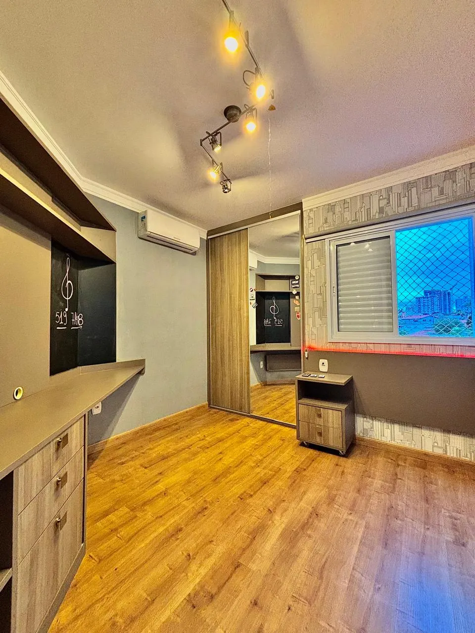 Apartamento à Venda com 3 dormitórios sendo 1 suíte, área social integrada e móveis planejados, 80m² no Condomínio Nature Residencial Clube