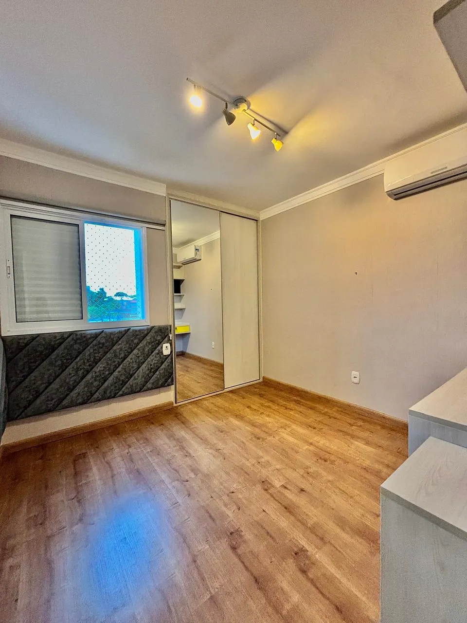 Apartamento à Venda com 3 dormitórios sendo 1 suíte, área social integrada e móveis planejados, 80m² no Condomínio Nature Residencial Clube