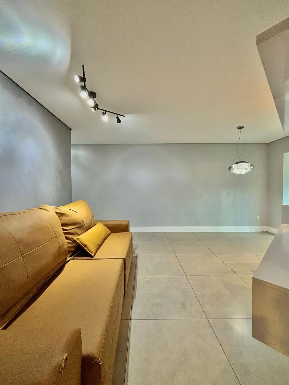 Apartamento à Venda com 3 dormitórios sendo 1 suíte, área social integrada e móveis planejados, 80m² no Condomínio Nature Residencial Clube