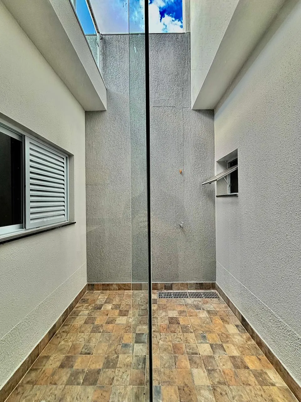 Casa Assobradada à Venda com 3 dormitórios sendo 1 suíte e ampla área gourmet, 118m² em um terreno de 185m² no Condomínio Golden Park Residence 2 em Sorocaba/SP