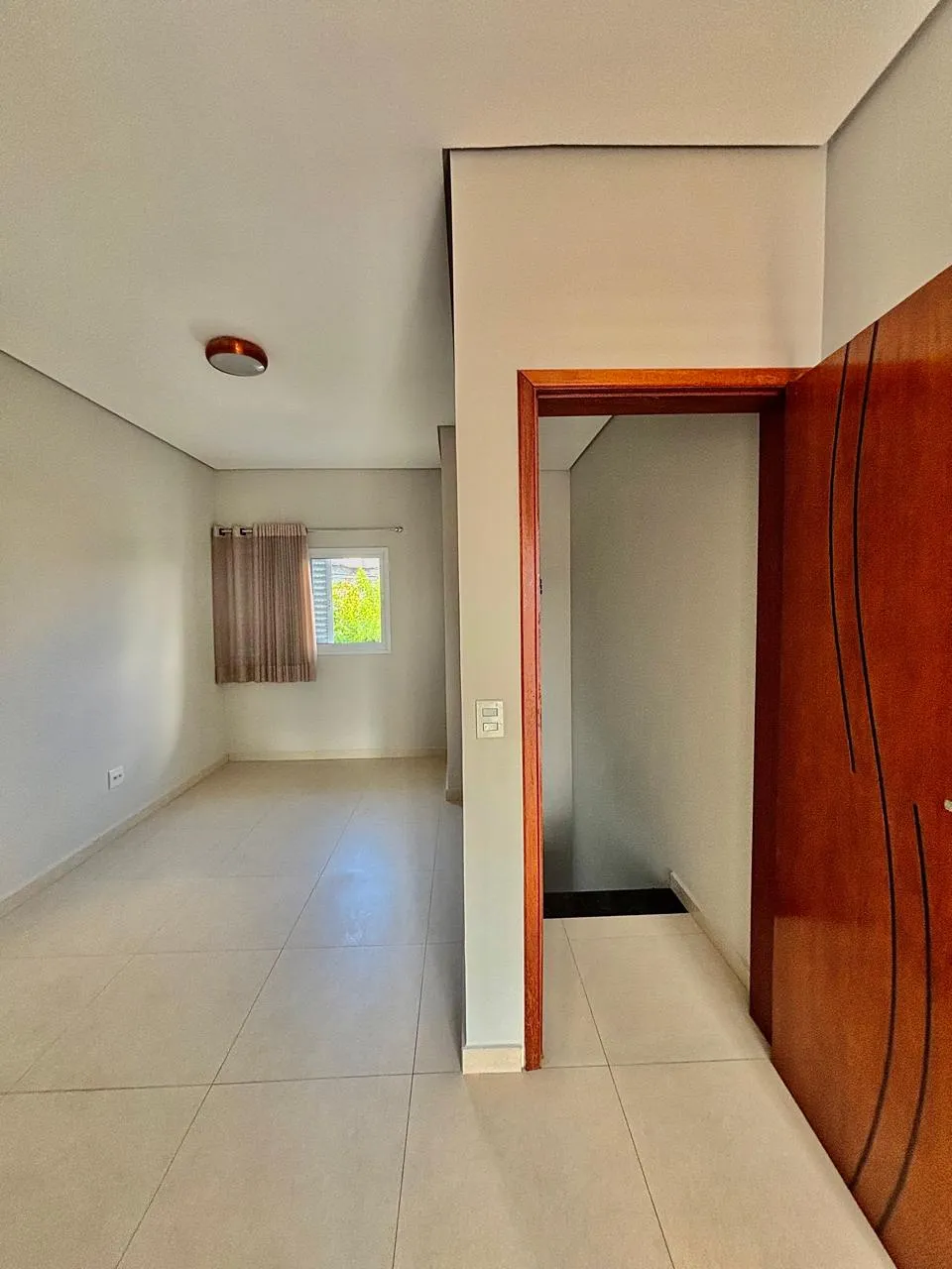 Casa Assobradada à Venda com 3 dormitórios sendo 1 suíte e ampla área gourmet, 118m² em um terreno de 185m² no Condomínio Golden Park Residence 2 em Sorocaba/SP