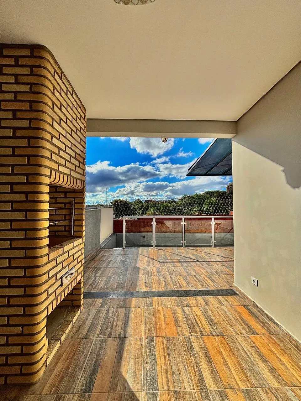 Casa Assobradada à Venda com 3 dormitórios sendo 1 suíte e ampla área gourmet, 118m² em um terreno de 185m² no Condomínio Golden Park Residence 2 em Sorocaba/SP
