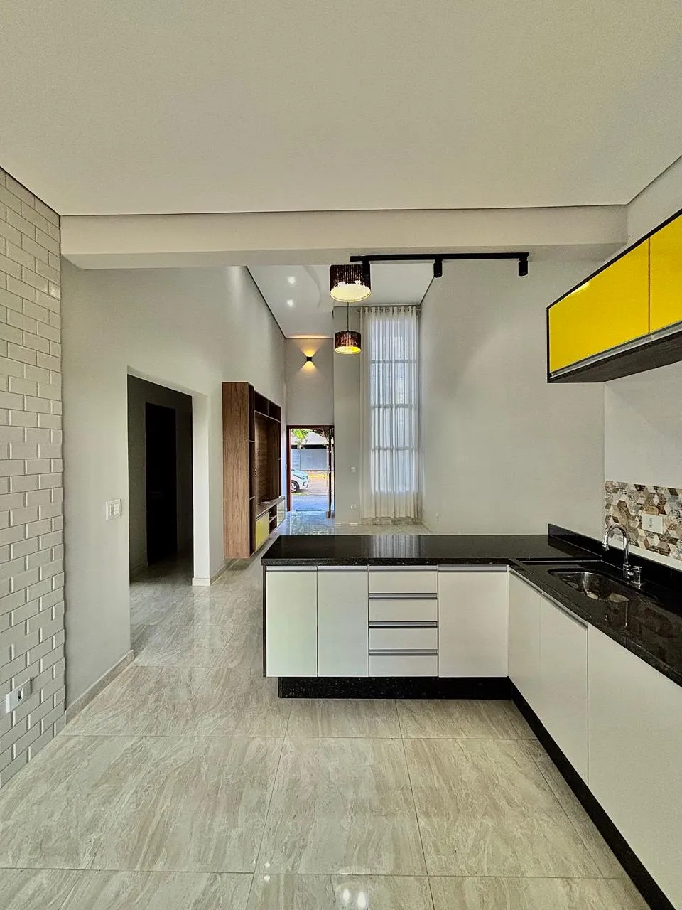 Casa Assobradada à Venda com 3 dormitórios sendo 1 suíte e ampla área gourmet, 118m² em um terreno de 185m² no Condomínio Golden Park Residence 2 em Sorocaba/SP