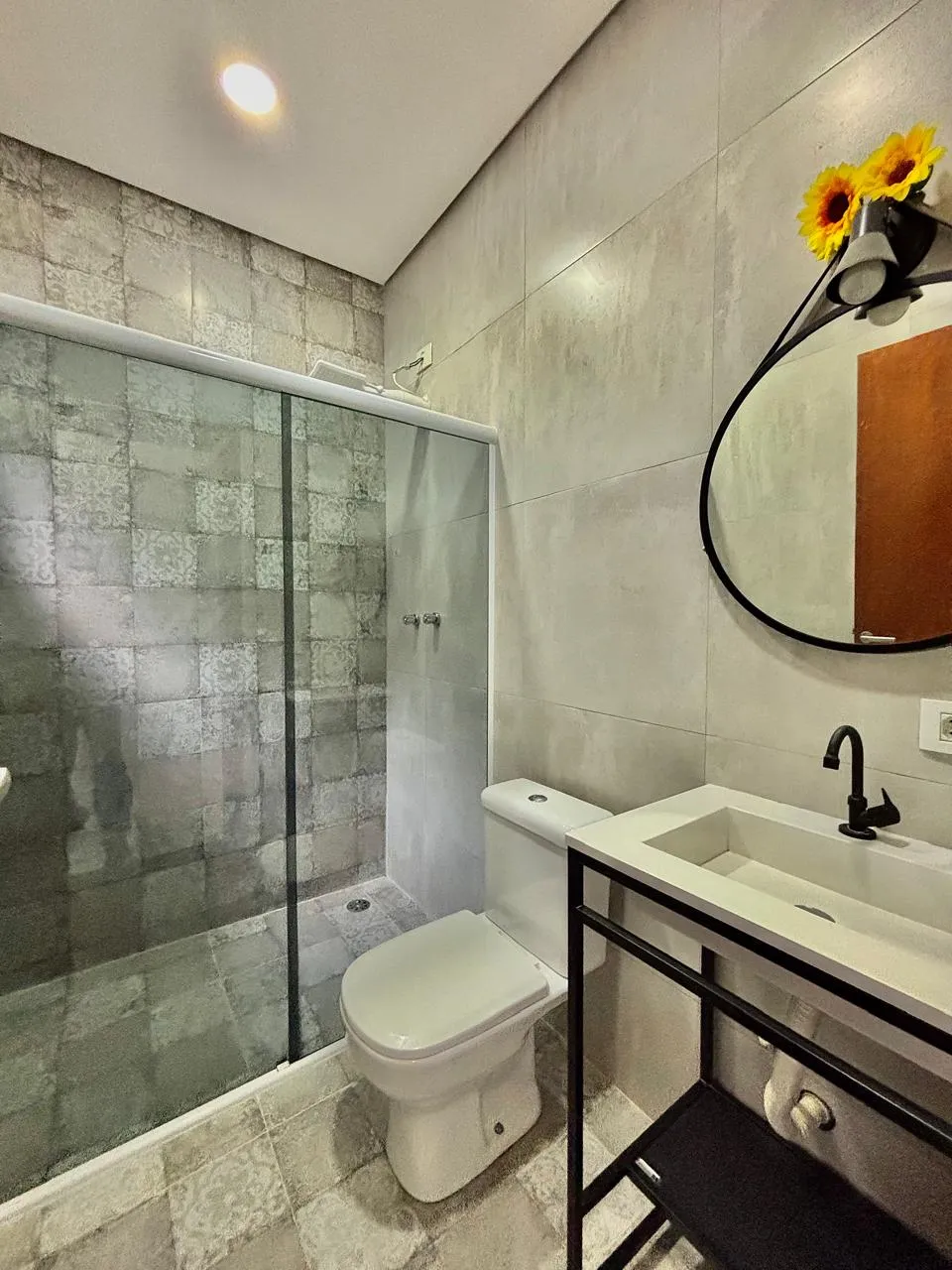 Casa Assobradada à Venda com 3 dormitórios sendo 1 suíte e ampla área gourmet, 118m² em um terreno de 185m² no Condomínio Golden Park Residence 2 em Sorocaba/SP