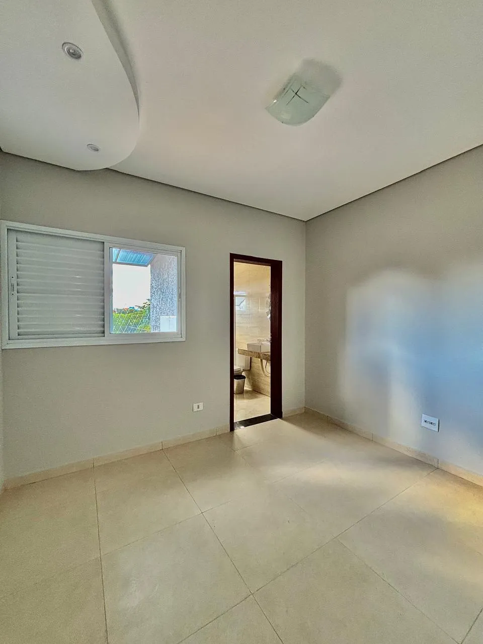Casa Assobradada à Venda com 3 dormitórios sendo 1 suíte e ampla área gourmet, 118m² em um terreno de 185m² no Condomínio Golden Park Residence 2 em Sorocaba/SP