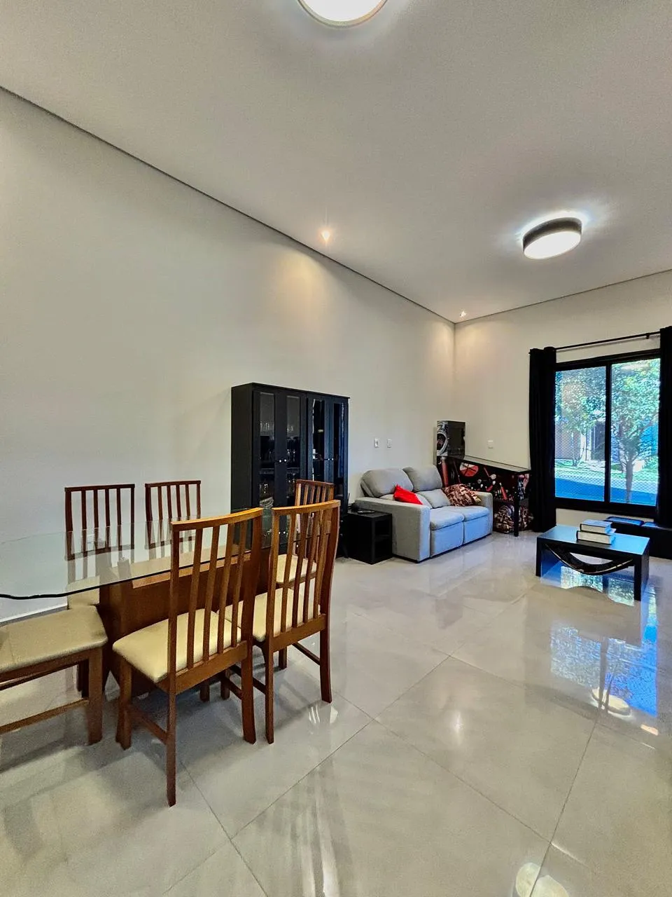 Casa Térrea Mobiliada à Venda com 3 amplos dormitórios sendo 1 suíte e área gourmet com churrasqueira, 137m² em um terreno de 200m² no Condomínio Reserva Ipanema em Sorocaba/SP