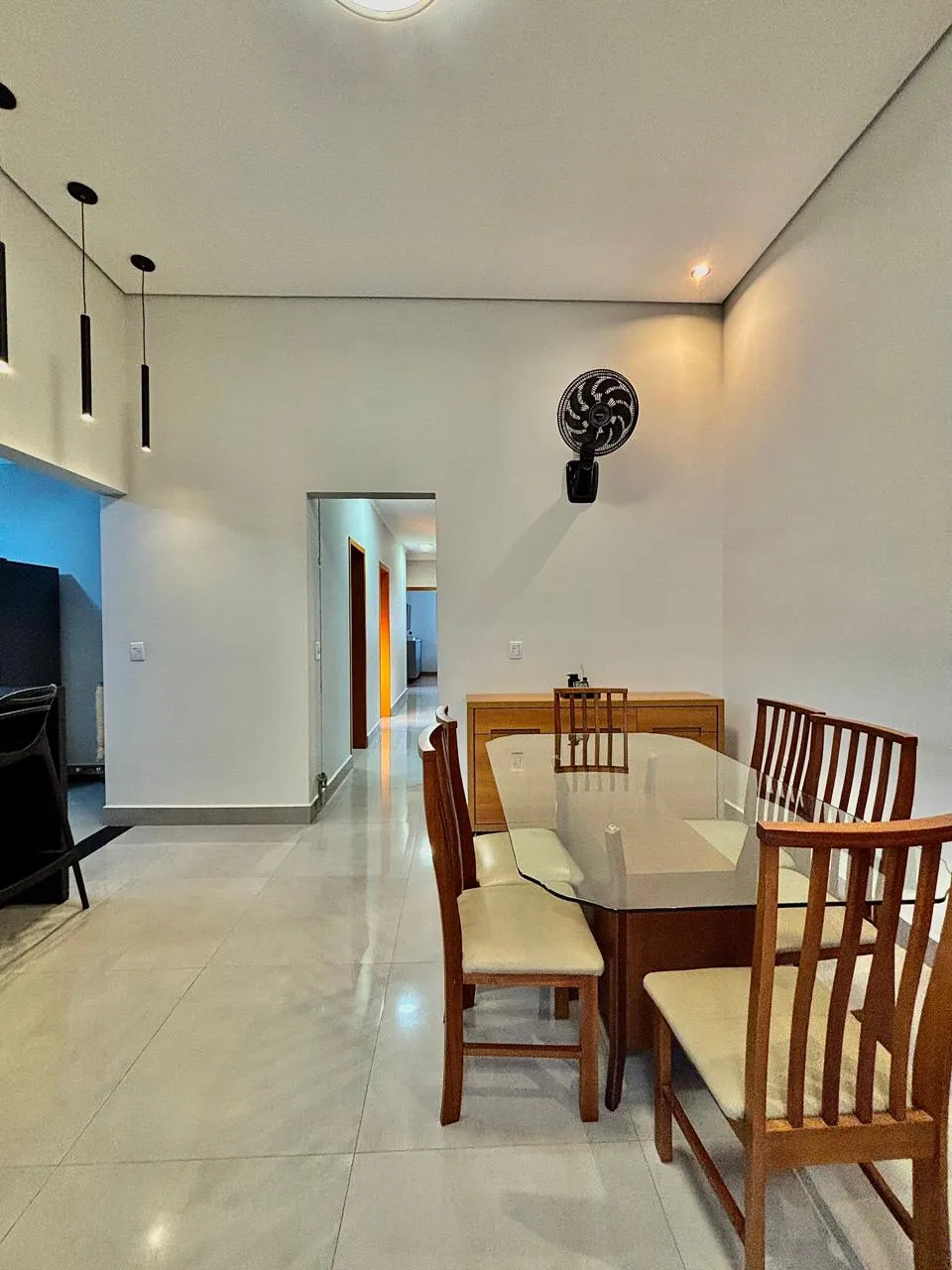 Casa Térrea Mobiliada à Venda com 3 amplos dormitórios sendo 1 suíte e área gourmet com churrasqueira, 137m² em um terreno de 200m² no Condomínio Reserva Ipanema em Sorocaba/SP