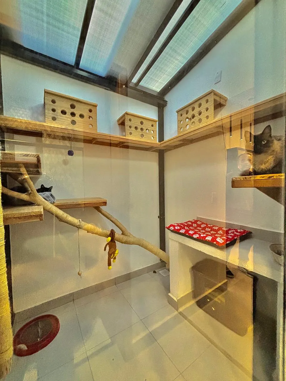 Casa Térrea Mobiliada à Venda com 3 amplos dormitórios sendo 1 suíte e área gourmet com churrasqueira, 137m² em um terreno de 200m² no Condomínio Reserva Ipanema em Sorocaba/SP