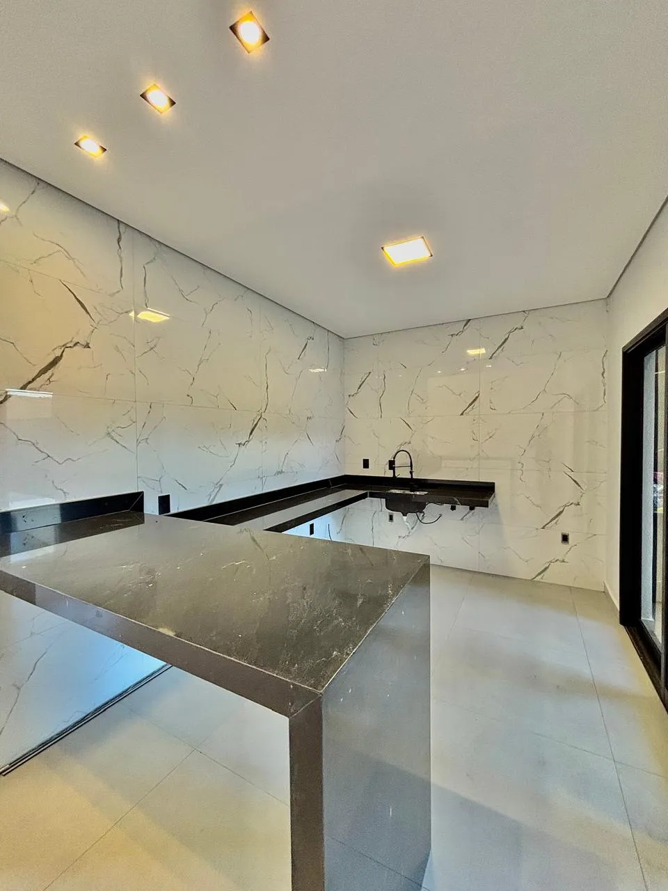 Casa Térrea à Venda com 3 dormitórios sendo 1 suíte e área gourmet com churrasqueira, 140m² em um terreno de 200m² no Condomínio Reserva Ipanema em Sorocaba/SP