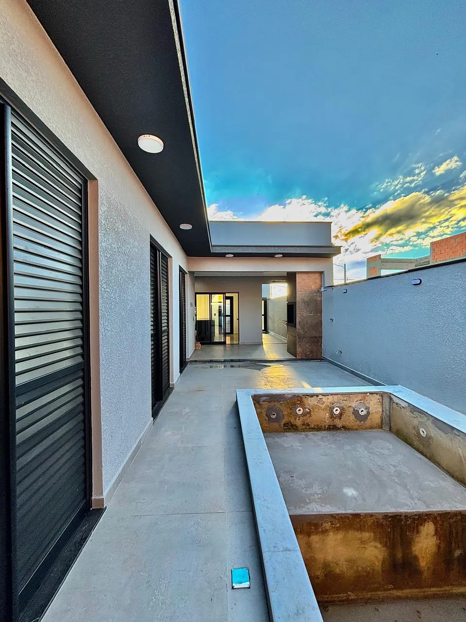 Casa Térrea à Venda com 3 dormitórios sendo 1 suíte e ampla área gourmet com piscina, 150m² em um terreno de 212m² no Condomínio Reserva Ipanema em Sorocaba/SP