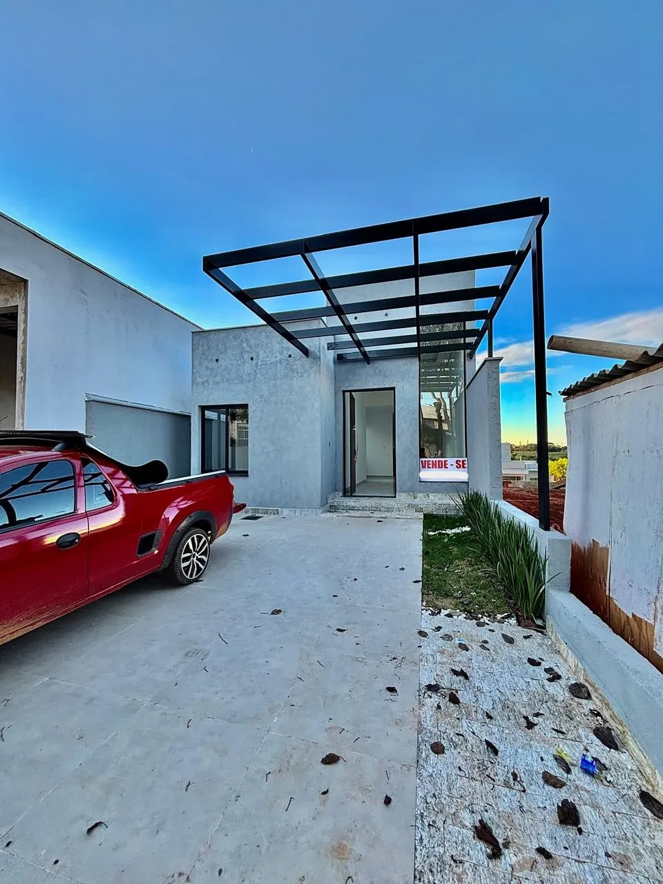 Casa Térrea à Venda com 3 dormitórios sendo 1 suíte master e ampla área gourmet com piscina no Condomínio Residencial Jardim em Sorocaba/SP