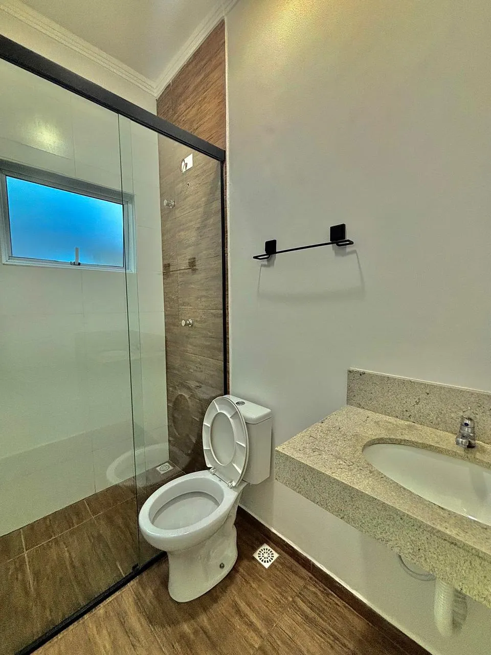 Casa Térrea à Venda com 3 dormitórios sendo 1 suíte e ampla área gourmet com churrasqueira, 100m² em um terreno de 152m² no Condomínio Horto Florestal Villagio em Sorocaba/SP