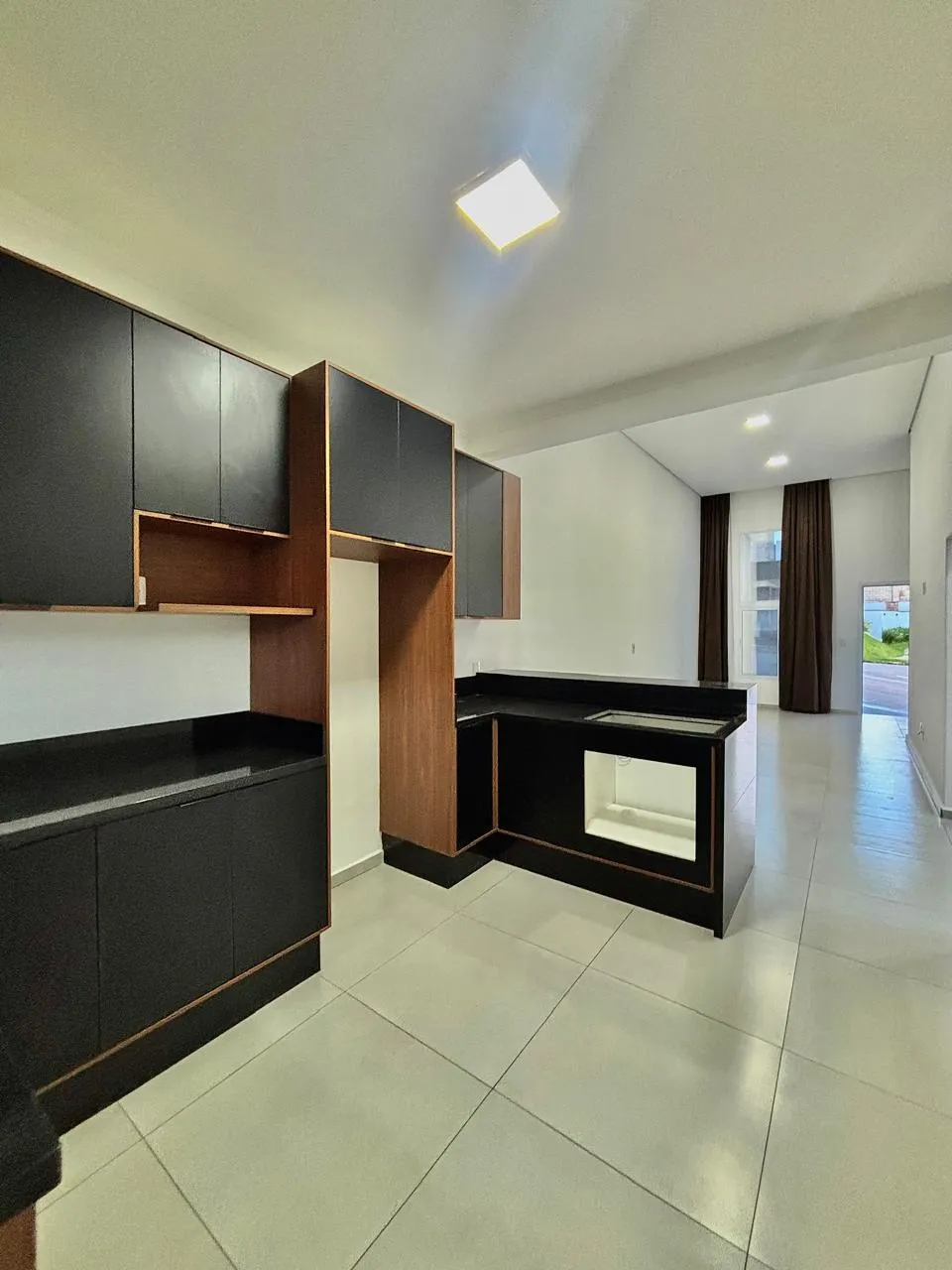 Casa Térrea à Venda com 3 dormitórios sendo 1 suíte e ampla área gourmet com churrasqueira, 100m² em um terreno de 152m² no Condomínio Horto Florestal Villagio em Sorocaba/SP