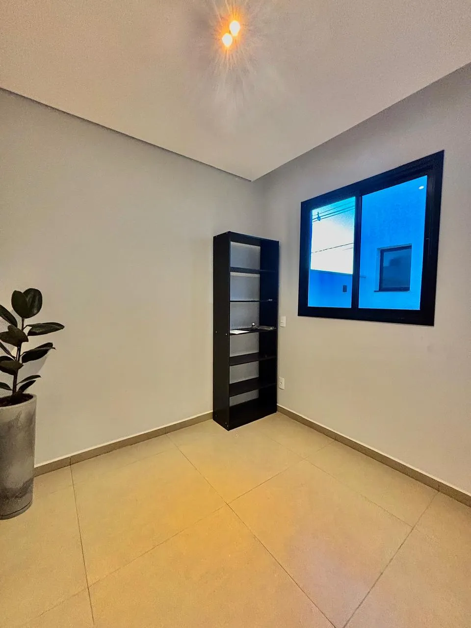 Casa Térrea Moderna à Venda com 3 dormitórios sendo 1 suíte e amplo gourmet com churrasqueira, 115m² em um terreno de 155m² no Condomínio Horto Florestal Villagio em Sorocaba/SP
