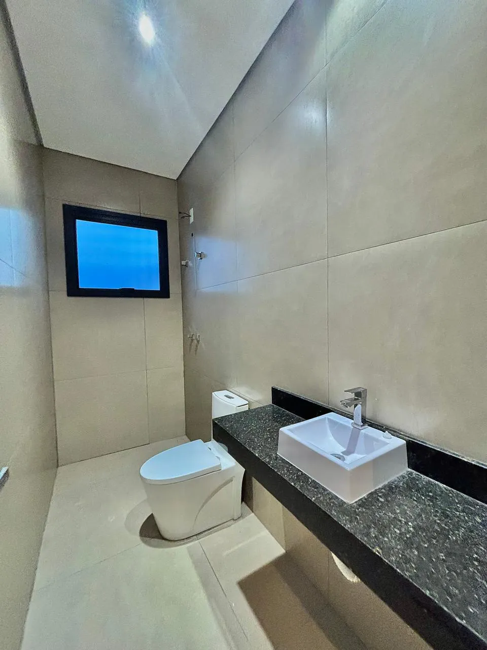 Casa Térrea Moderna à Venda com 3 dormitórios sendo 1 suíte e amplo gourmet com churrasqueira, 115m² em um terreno de 155m² no Condomínio Horto Florestal Villagio em Sorocaba/SP