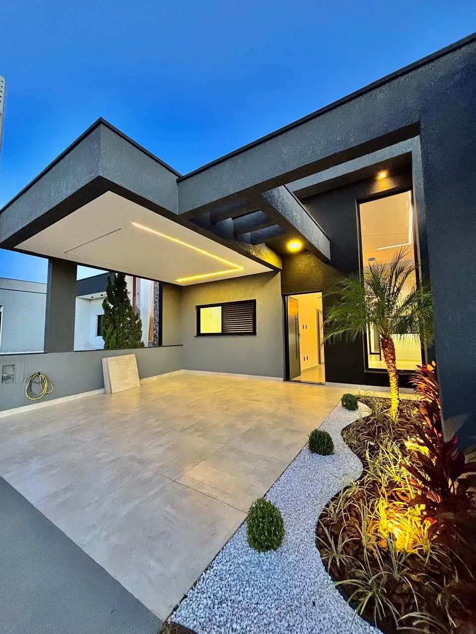 Casa Térrea à Venda com 3 dormitórios sendo 1 suíte e área gourmet com piscina, 115m² em um terreno de 151m² no Condomínio Horto Florestal Villagio em Sorocaba/SP